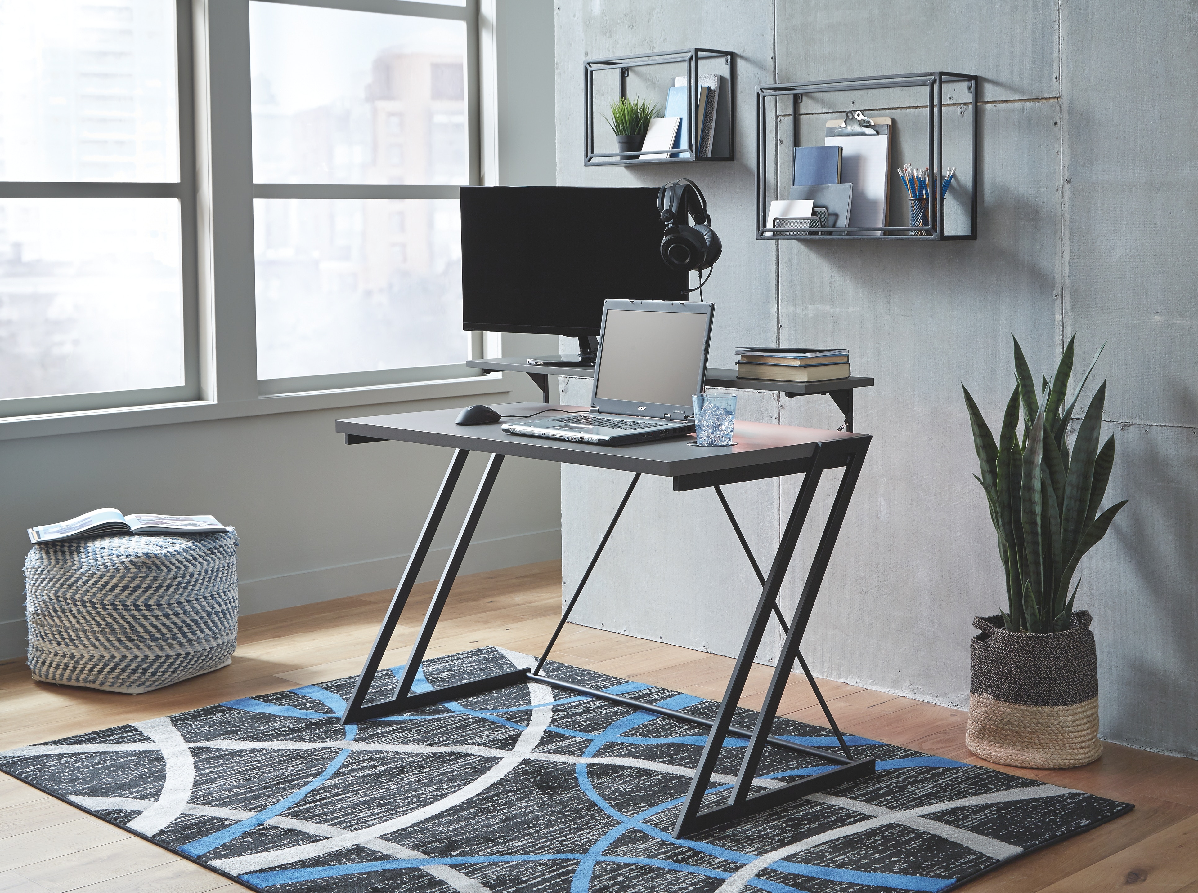 Signature Design by Ashley Home Office Lynxtyn 48" Home Office Desk