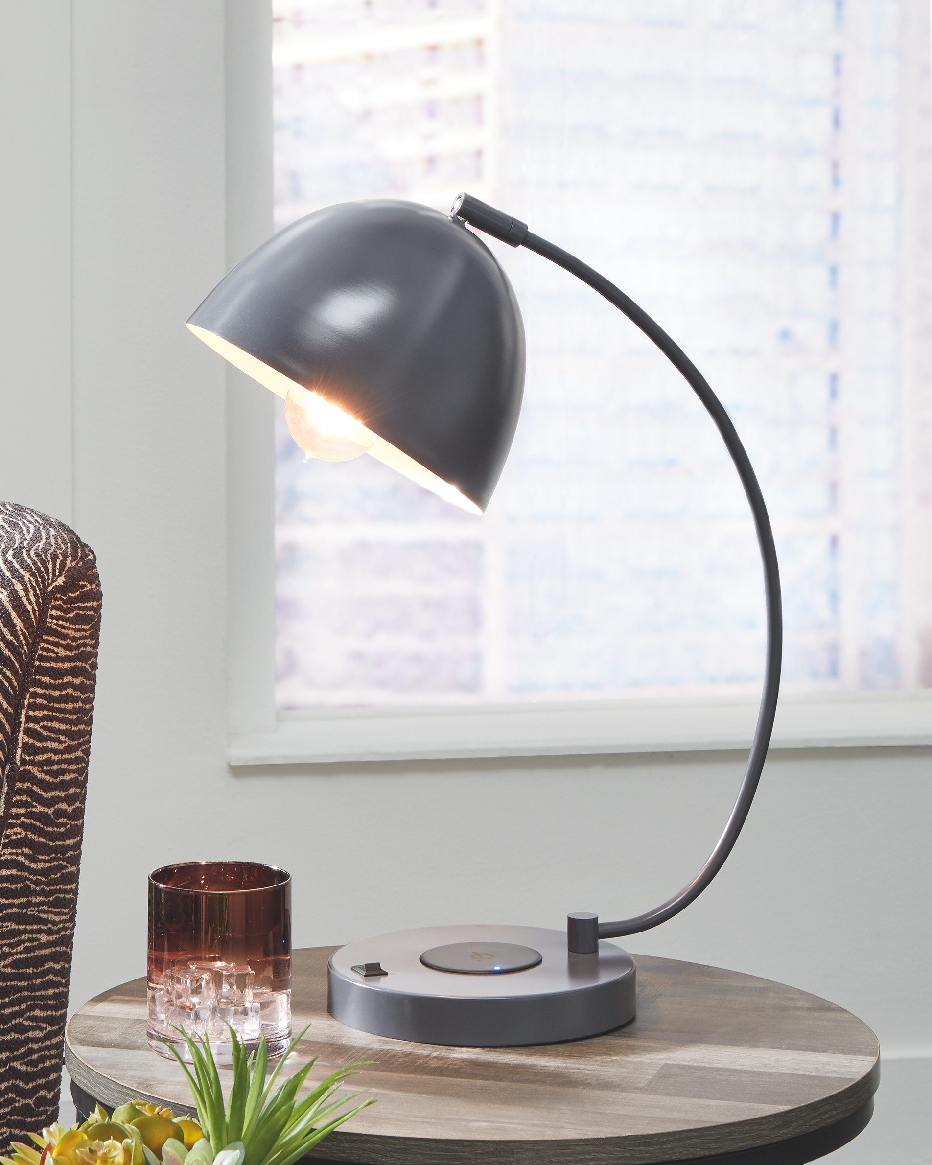 haru ライトグレーXS Signature Design by Ashley Table and Floor Lamps Austbeck Desk