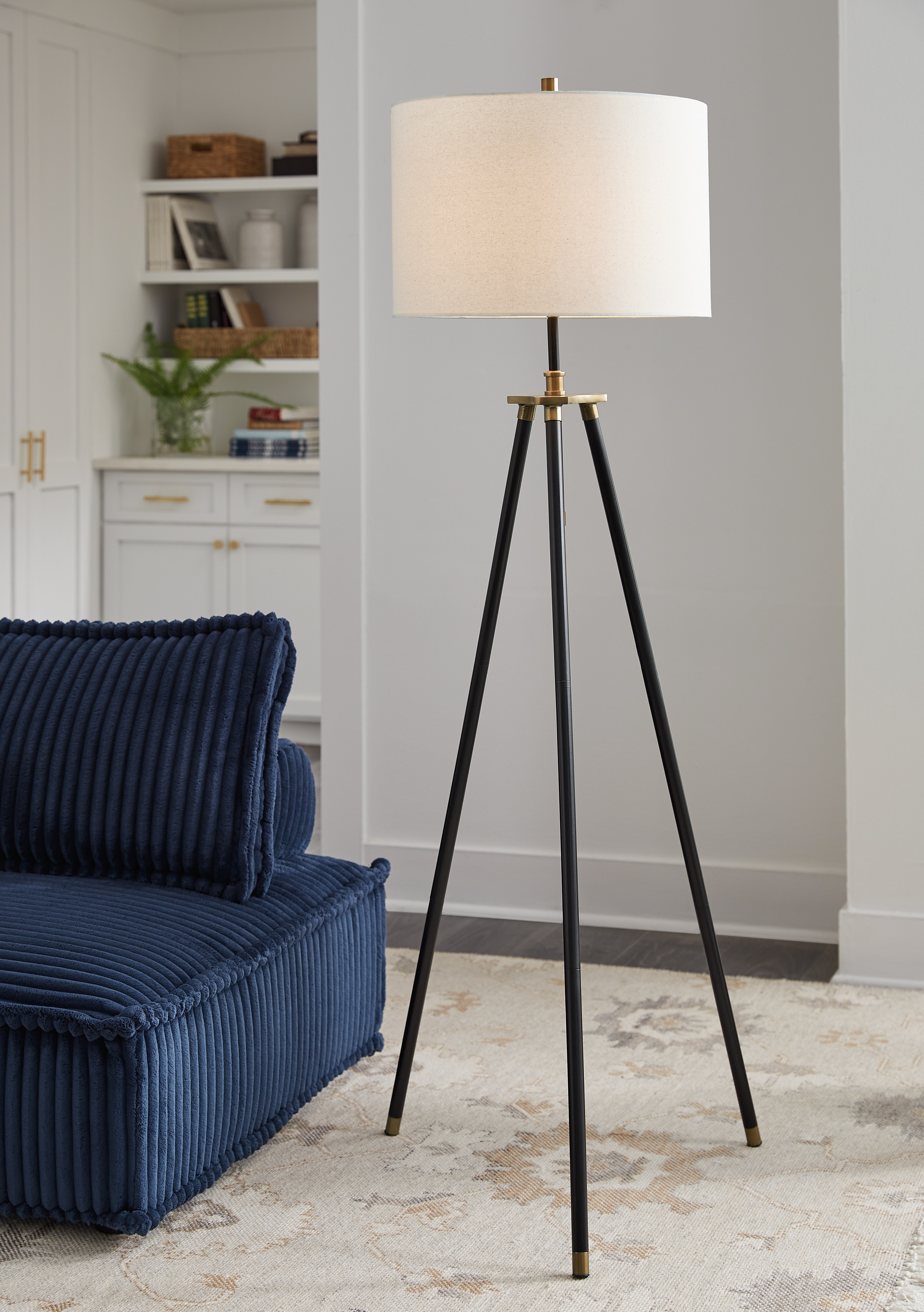 Signature Design by Ashley Table and Floor Lamps Cashner Floor