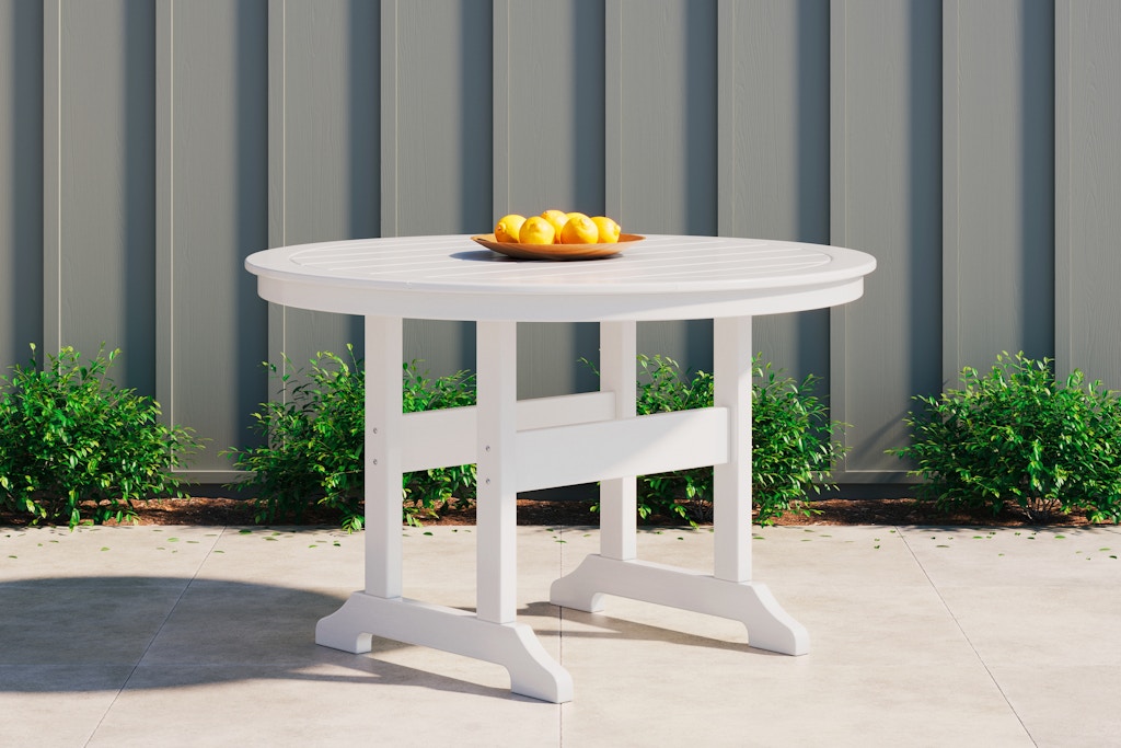Landgoed Stimulans attent Signature Design by Ashley Outdoor/Patio Crescent Luxe Outdoor Dining Table  P207-615 - Gardner