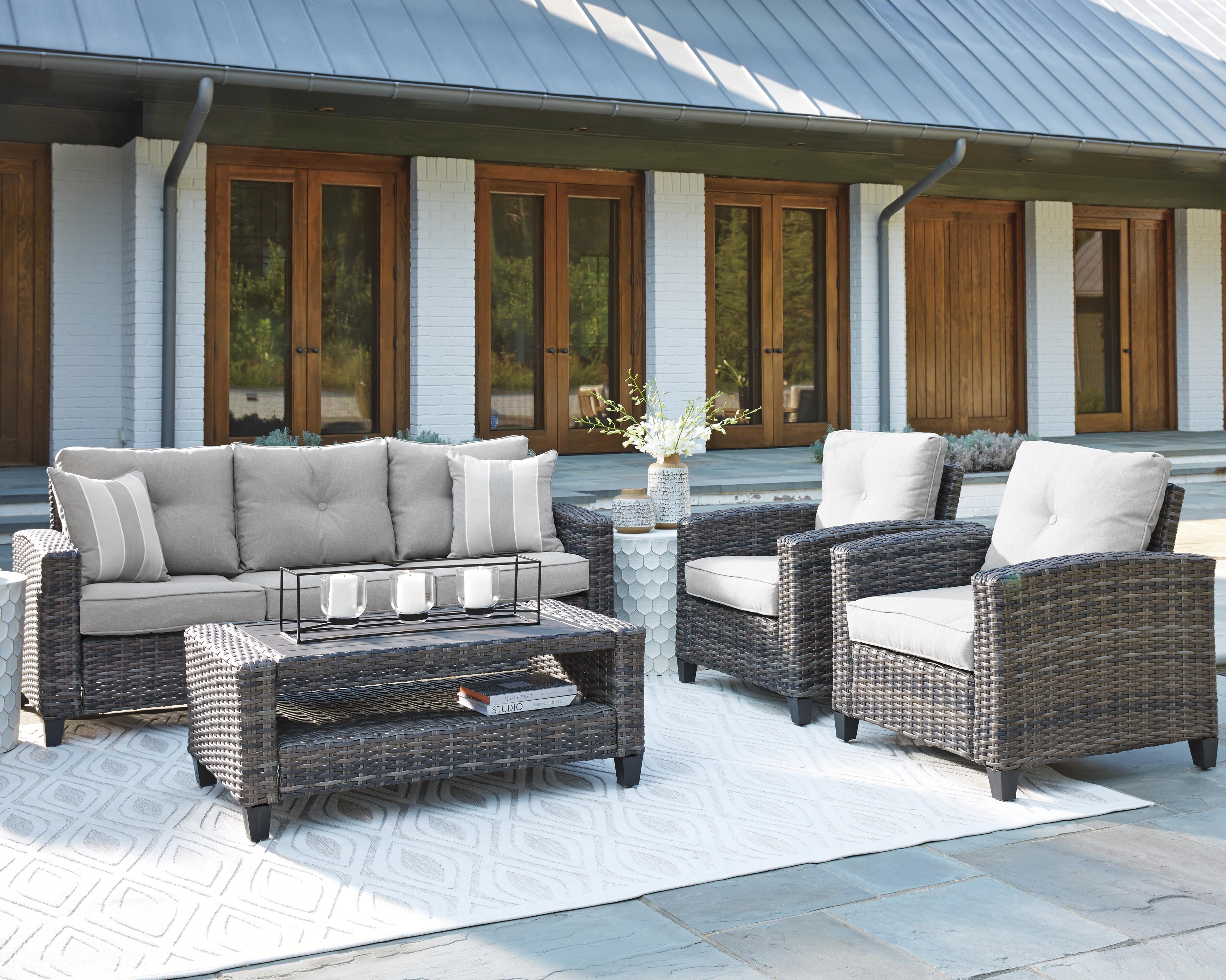 Signature Design by Ashley Outdoor Furniture Cloverbrooke 4-Piece