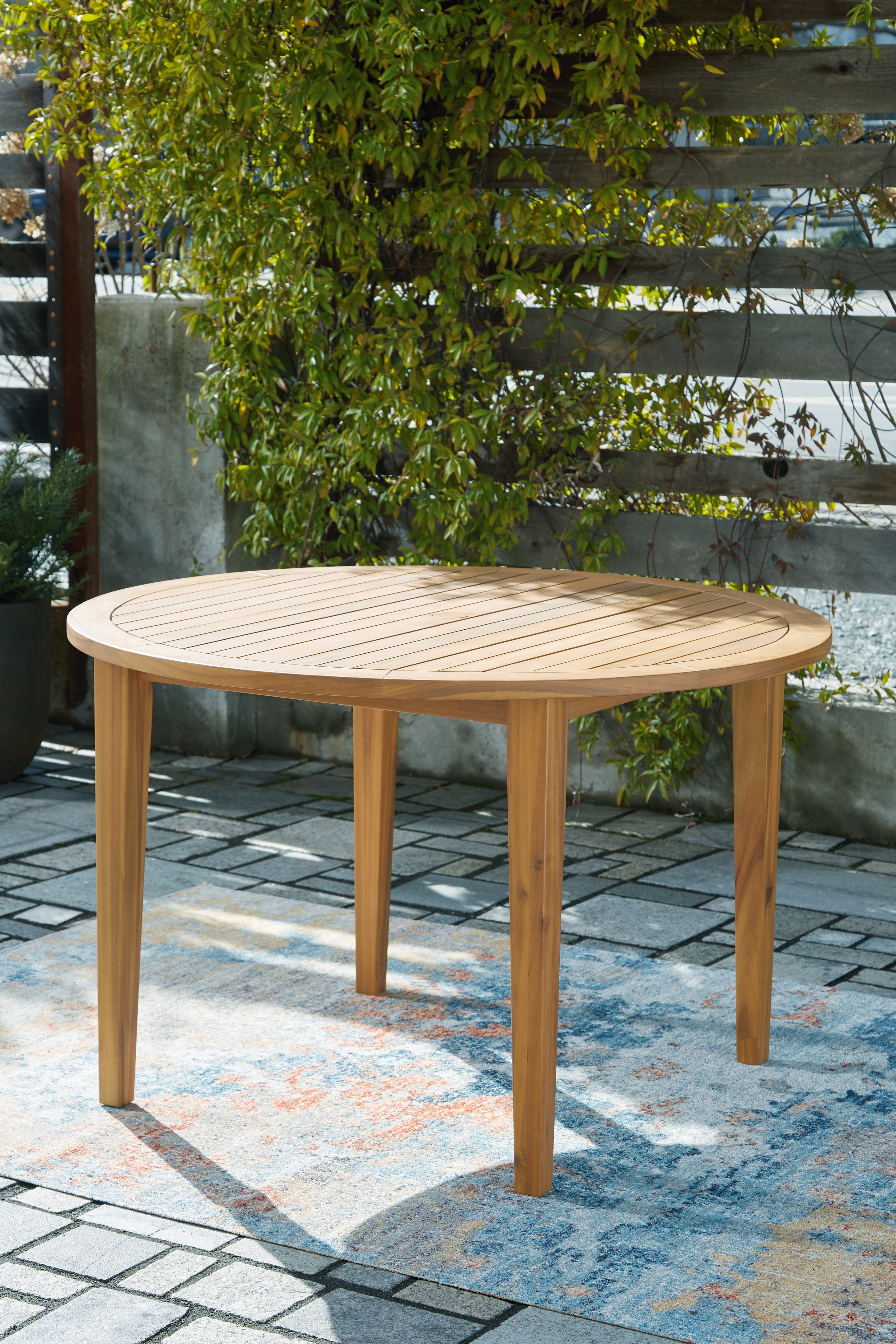 Signature Design by Ashley Outdoor Furniture Janiyah Outdoor