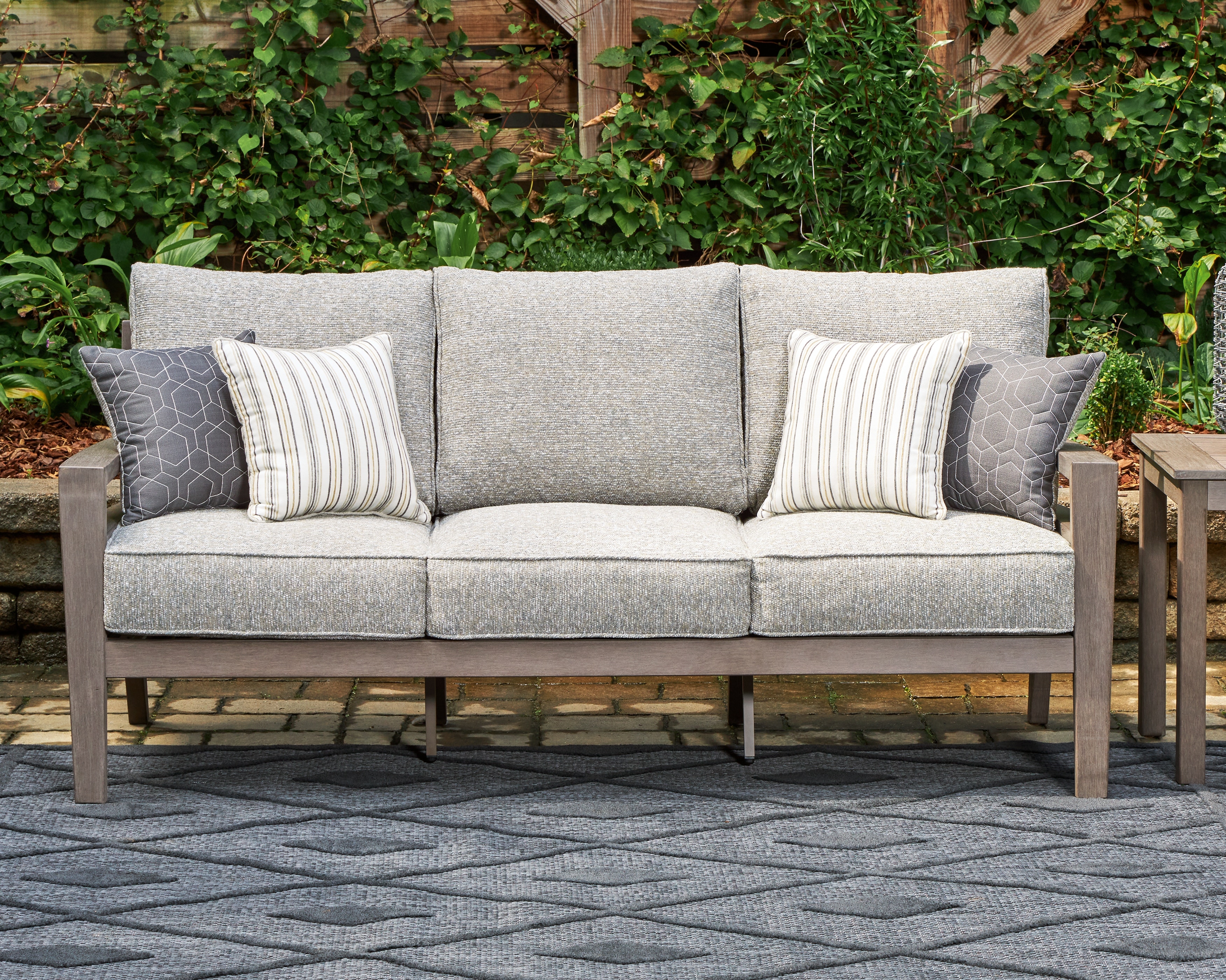 Signature Design by Ashley Outdoor Furniture Hillside Barn