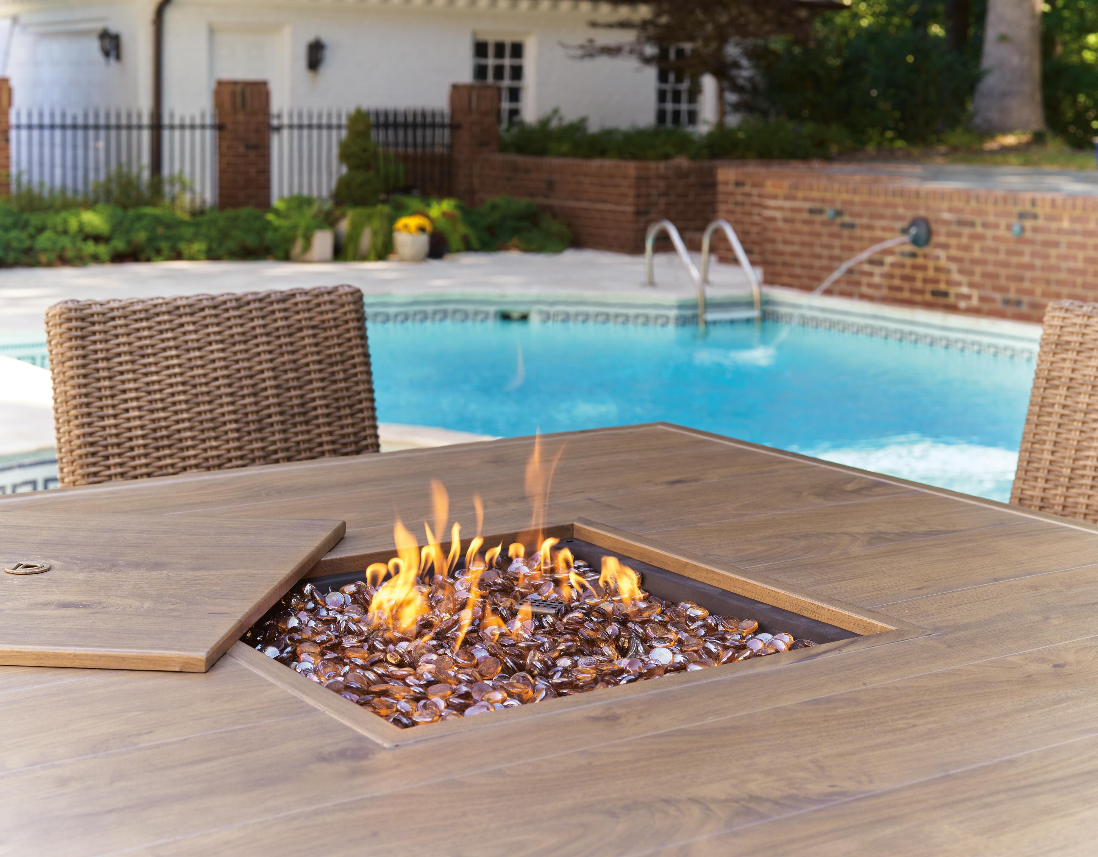 Signature Design by Ashley Outdoor Furniture Walton Bridge Outdoor