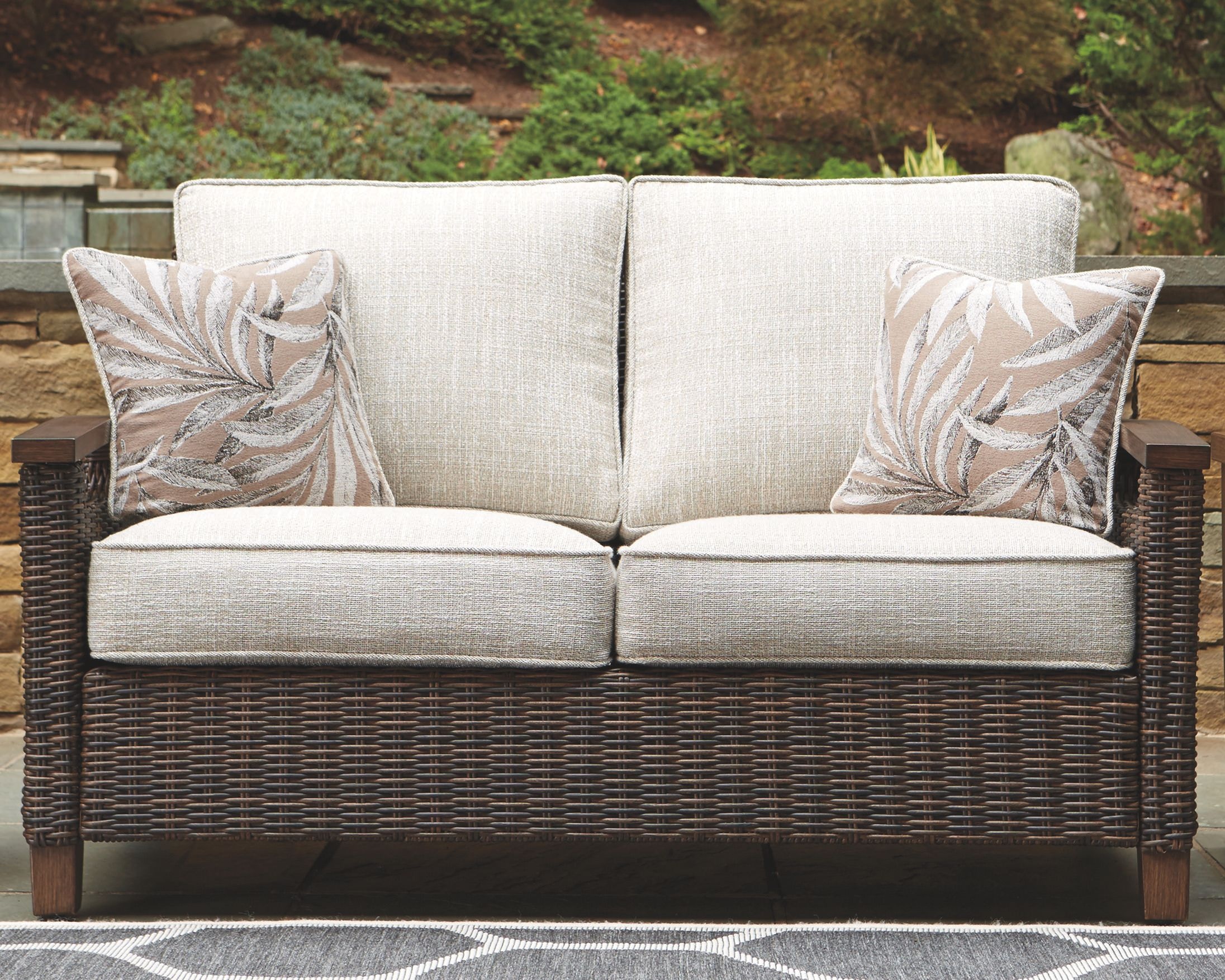 Signature Design by Ashley Outdoor Furniture Paradise Trail Loveseat