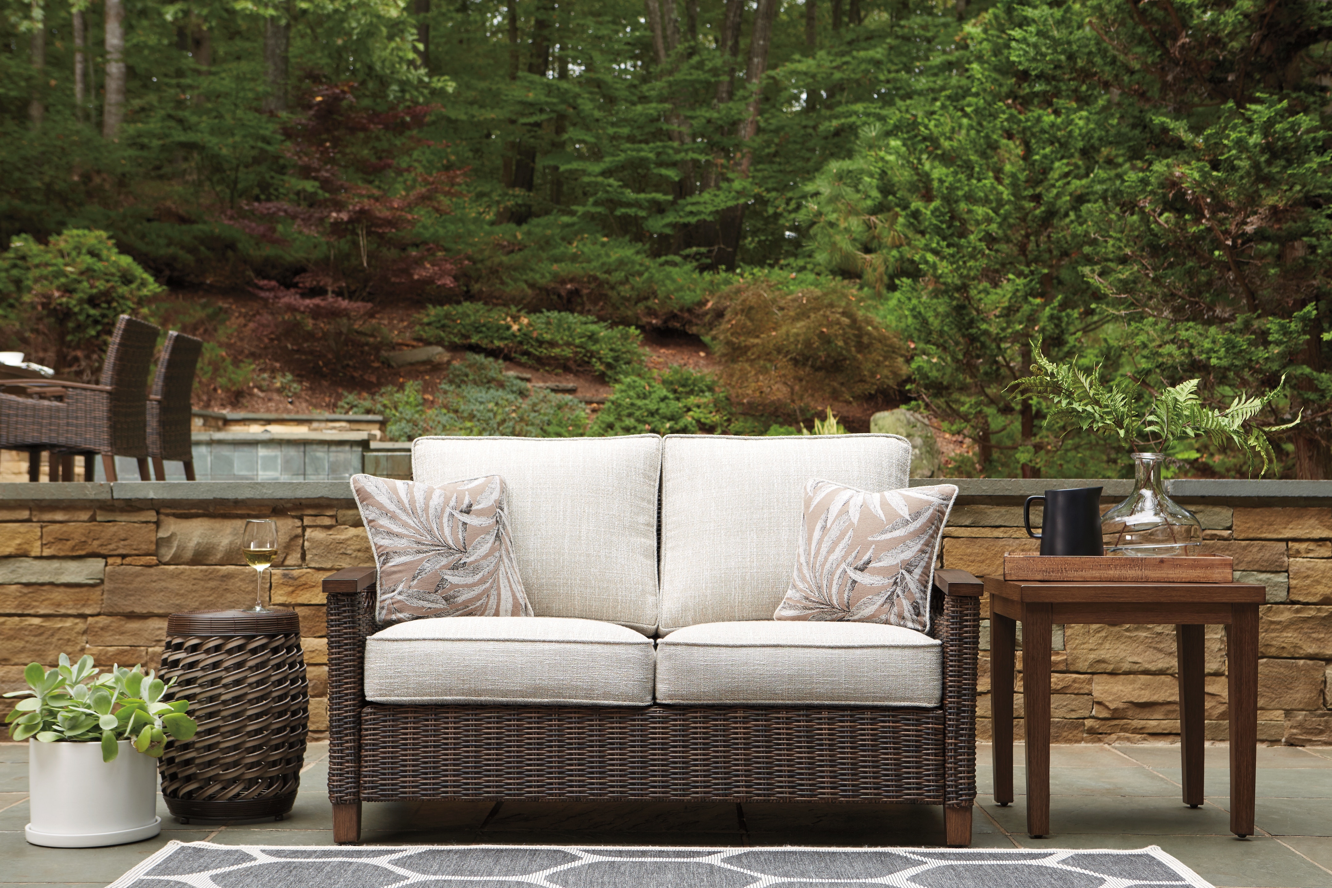 Signature Design by Ashley Outdoor Furniture Paradise Trail Loveseat
