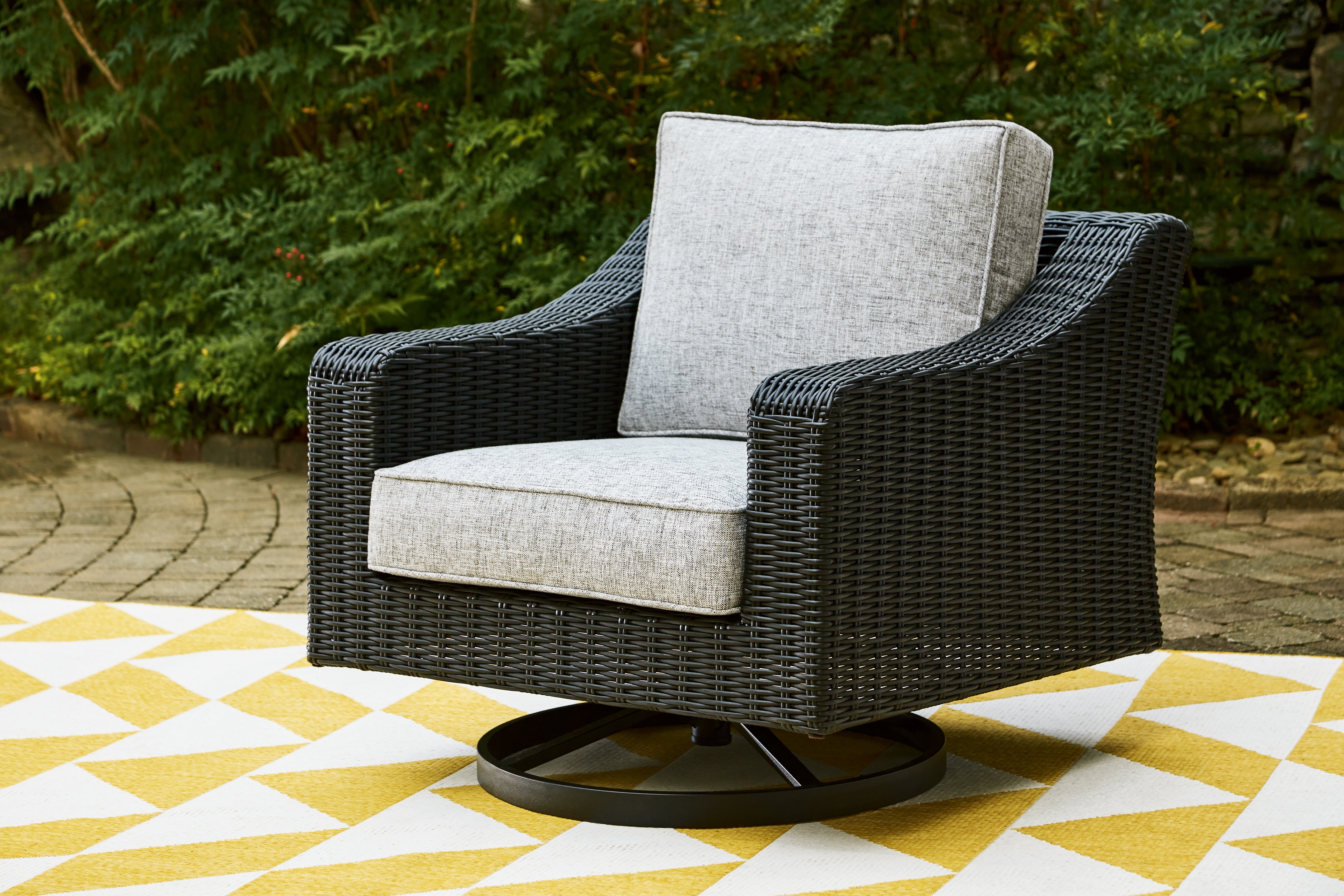 Beachcroft outdoor swivel lounge chair discount