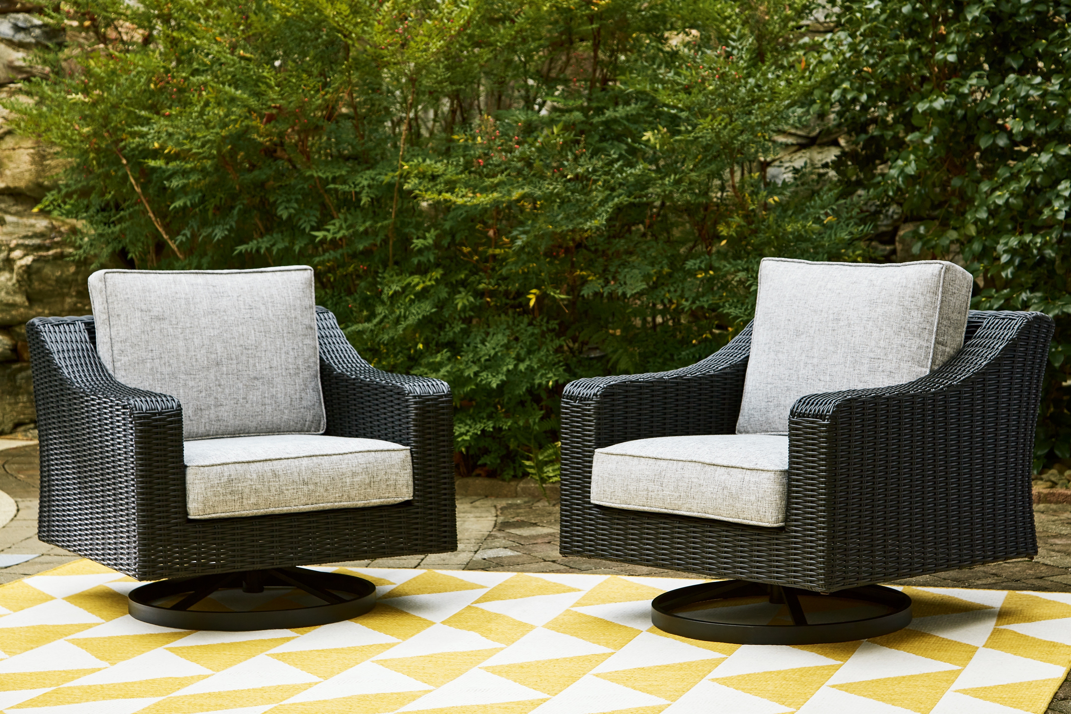 Signature Design by Ashley Outdoor Furniture Beachcroft Outdoor 