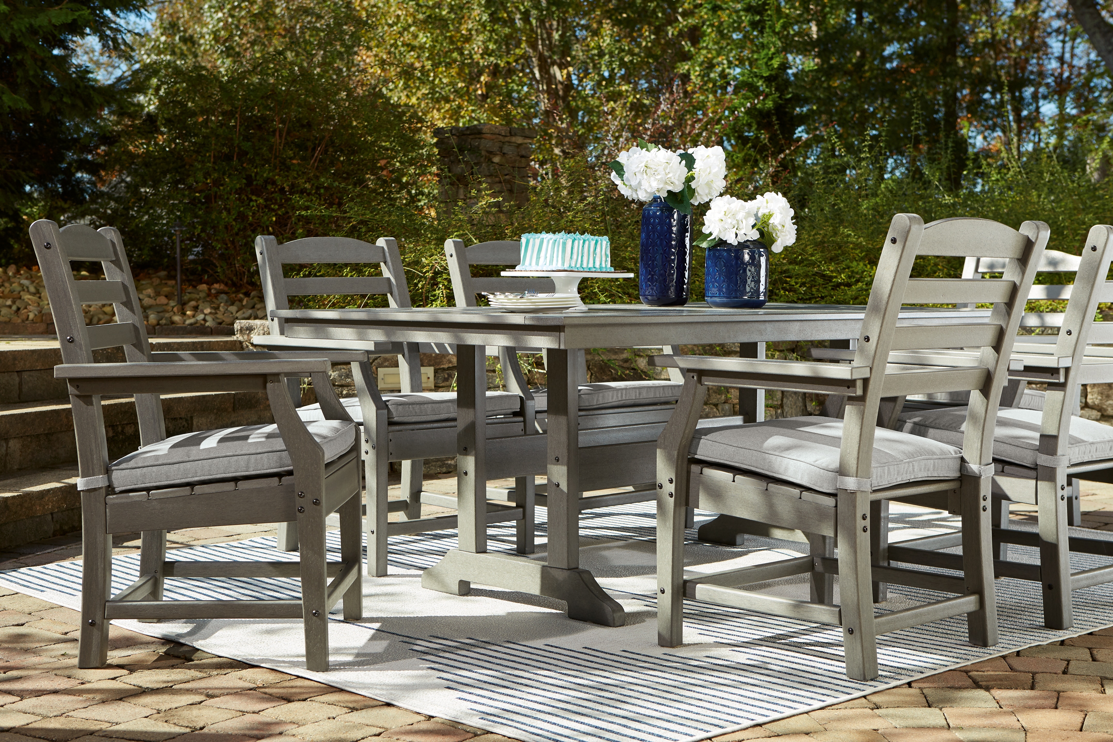 Signature Design by Ashley Outdoor/Patio Visola Outdoor Dining Table