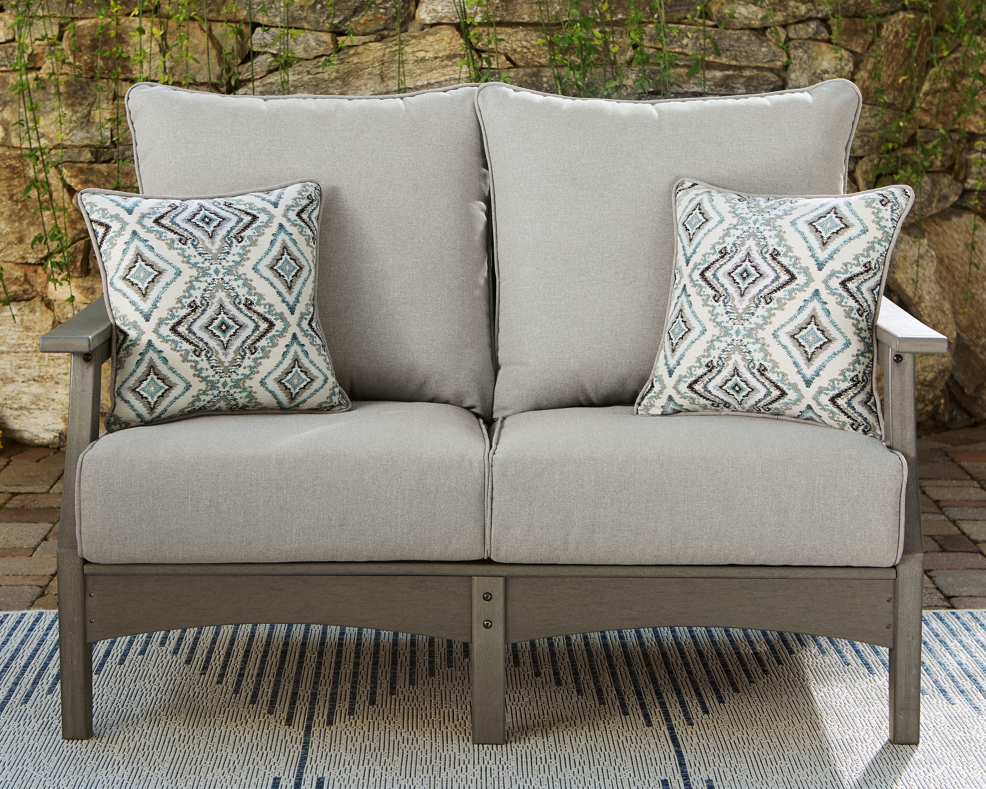 Signature Design by Ashley Outdoor Furniture Visola Outdoor Loveseat