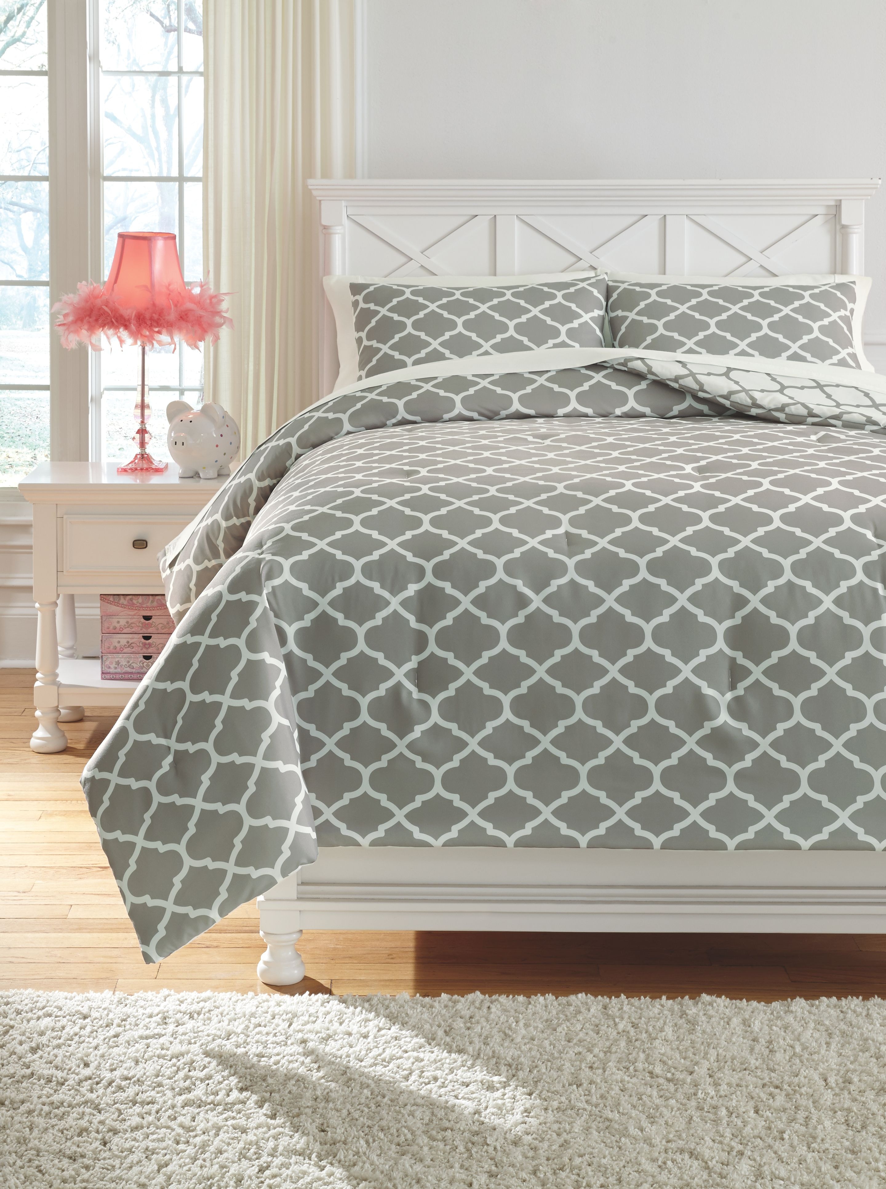 Signature Design By Ashley Bedroom Full Comforter Set Q790003f