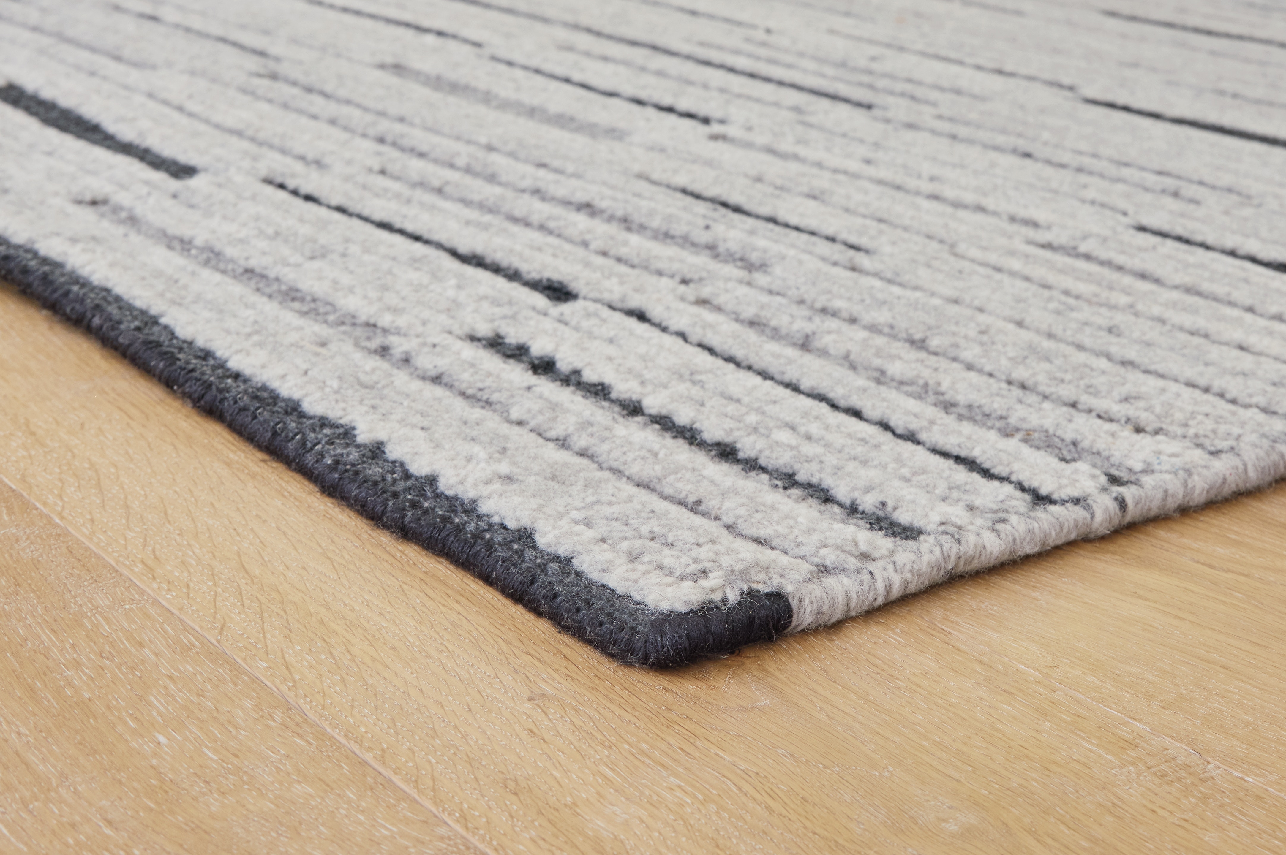 Signature Design by Ashley Area Rugs Pomfret 5' x 7' Rug R405282