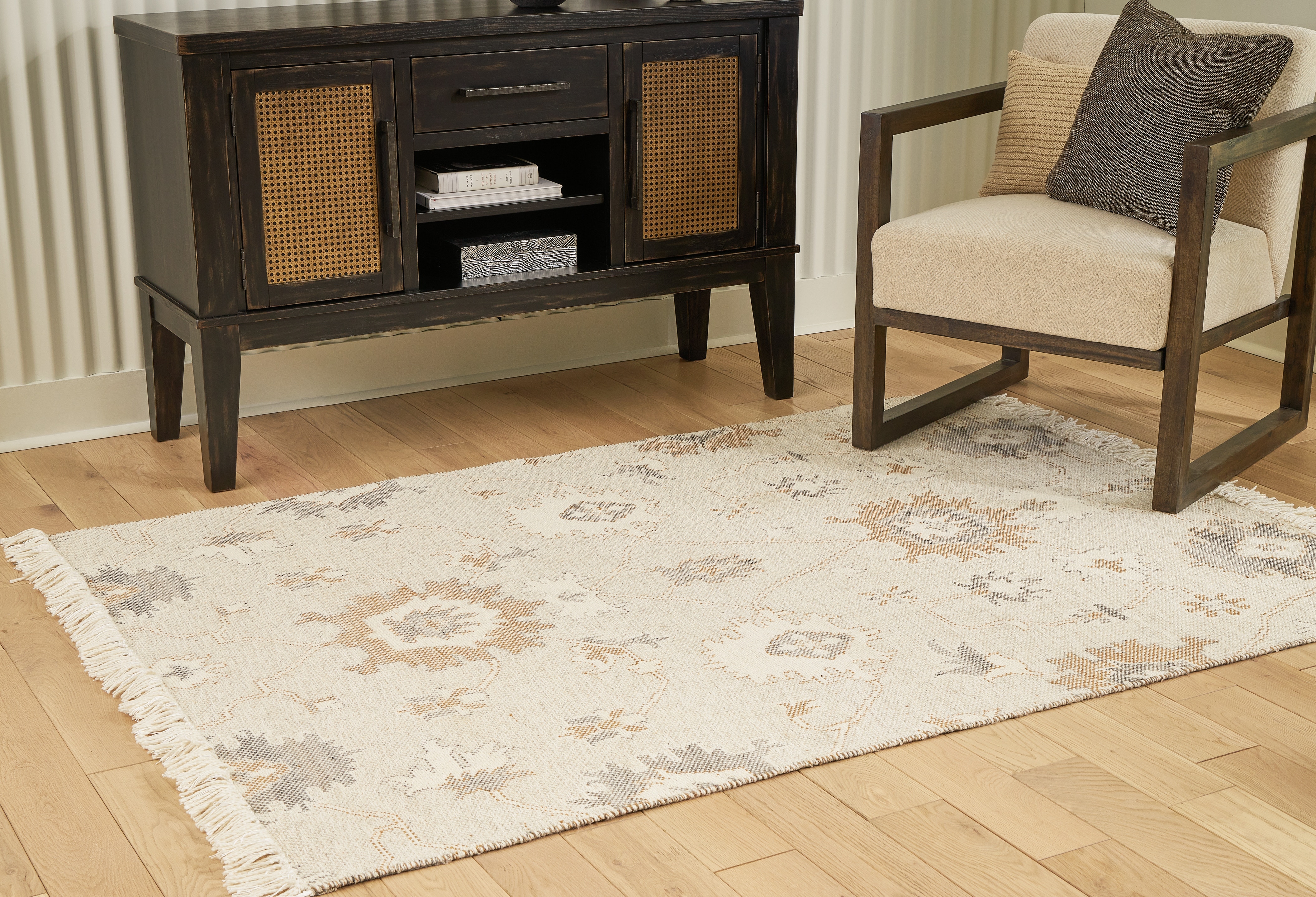 Signature Design by Ashley Area Rugs California King 5' x 7' Rug