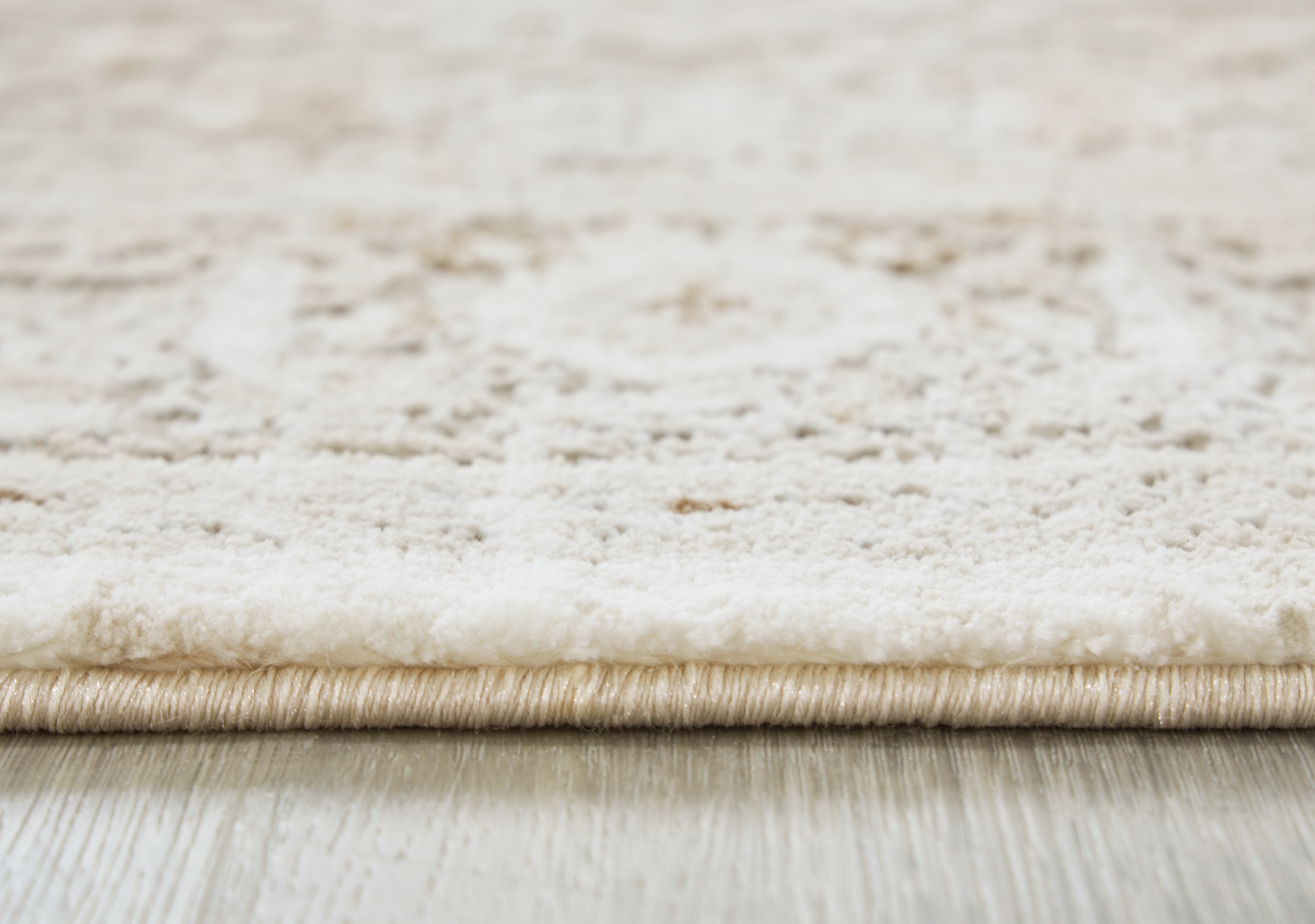 リク Signature Design by Ashley Area Rugs Gatwell 5' x 7' Rug R406512