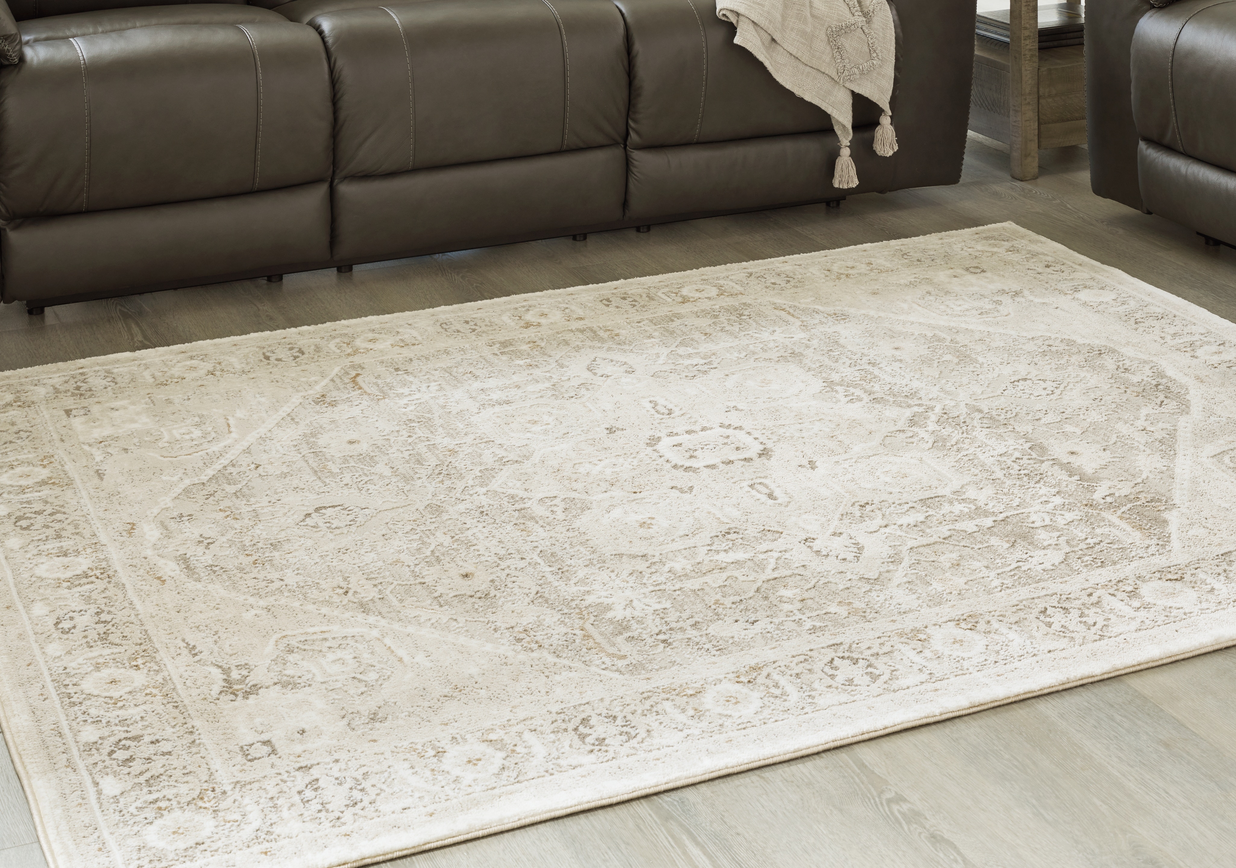 Signature Design by Ashley Area Rugs Gatwell 5' x 7' Rug R406512