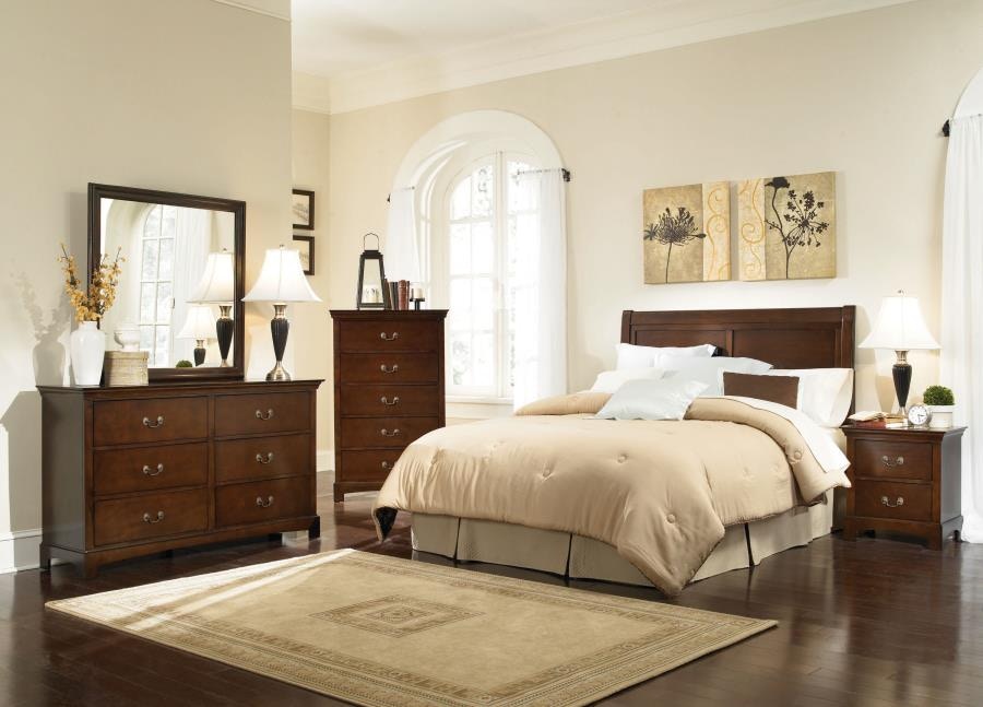 Light brown queen on sale bedroom set