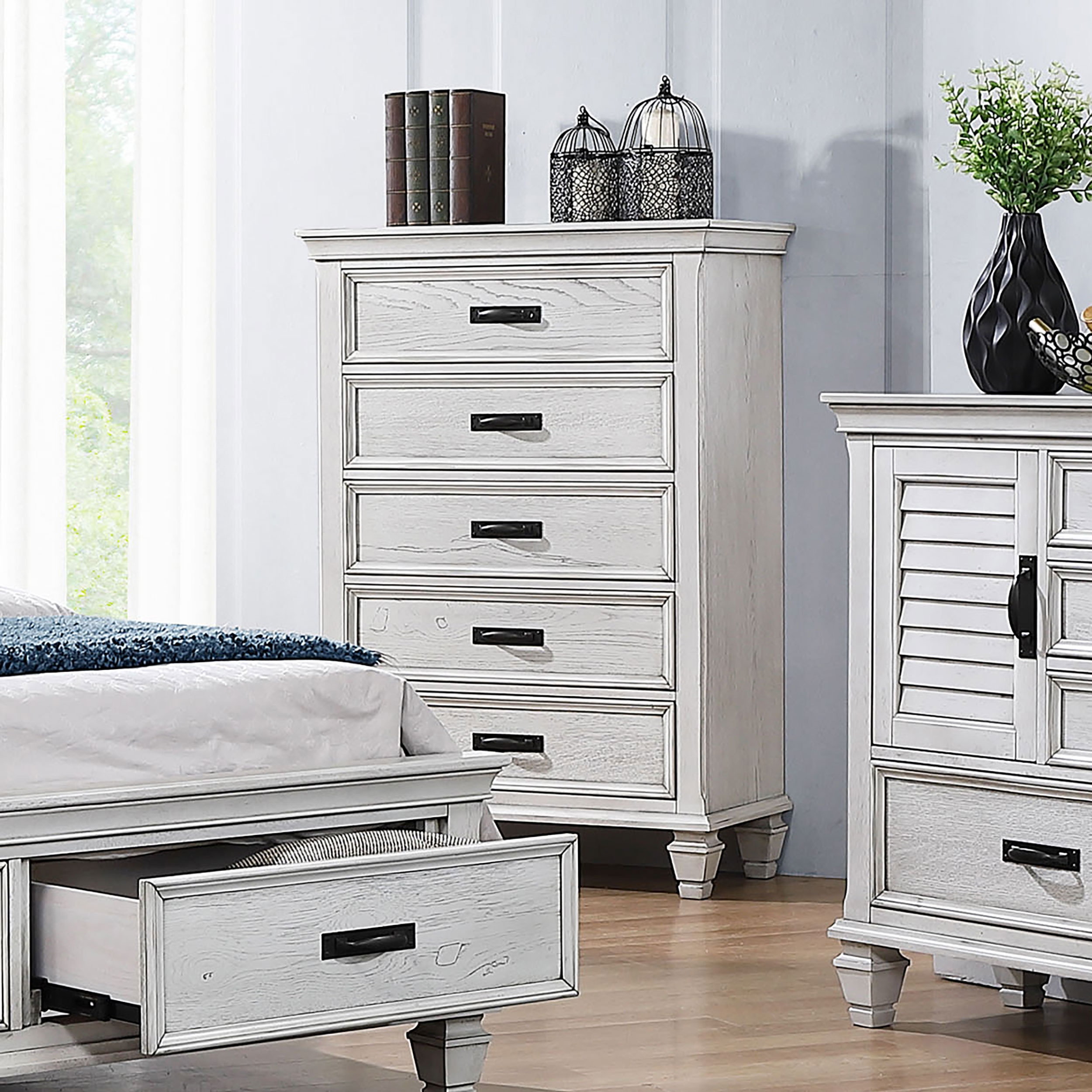 Coaster Bedroom Franco 5-drawer Bedroom Chest Distressed White