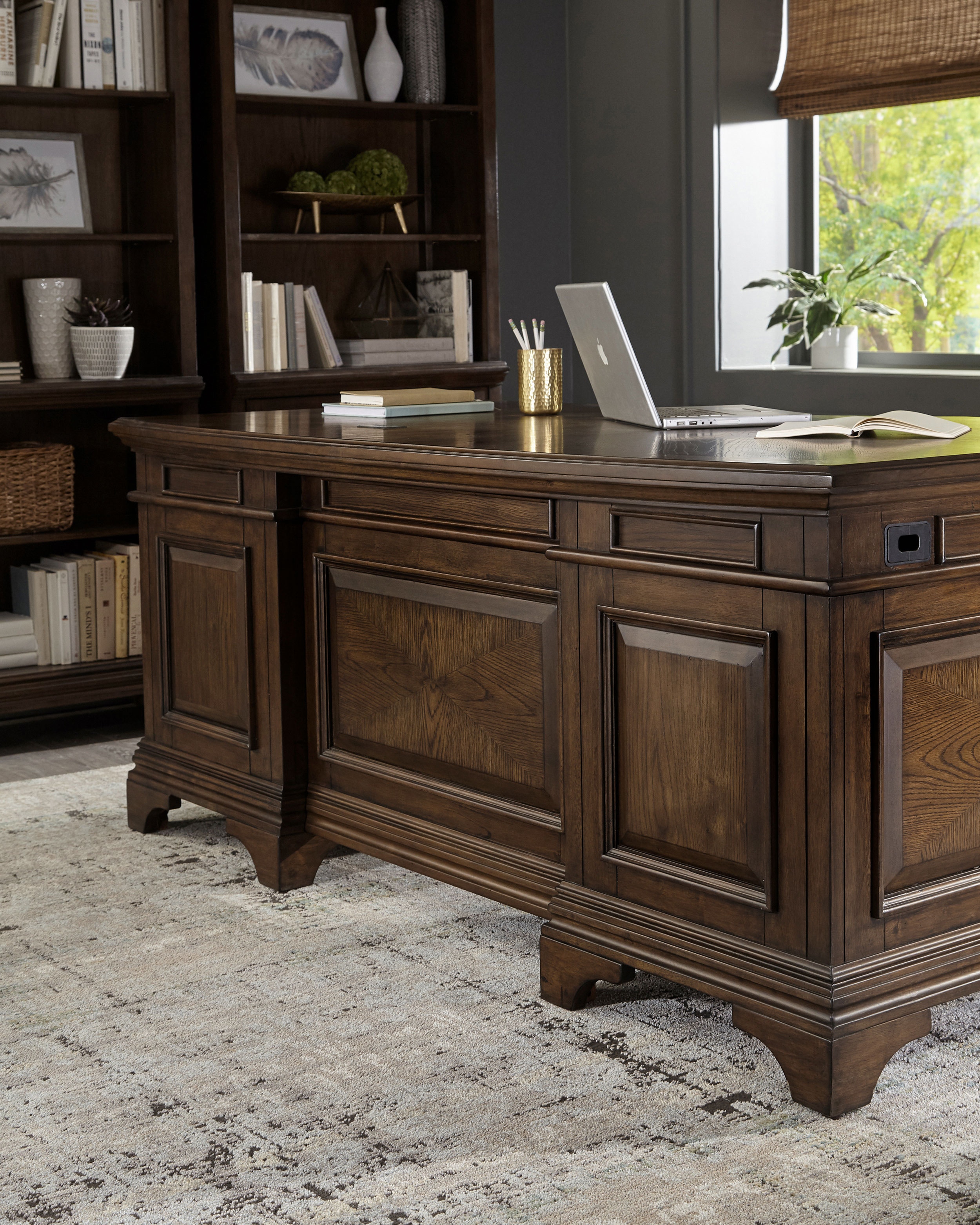 Coaster Home Office Hartshill 72-inch 7-drawer Executive Desk