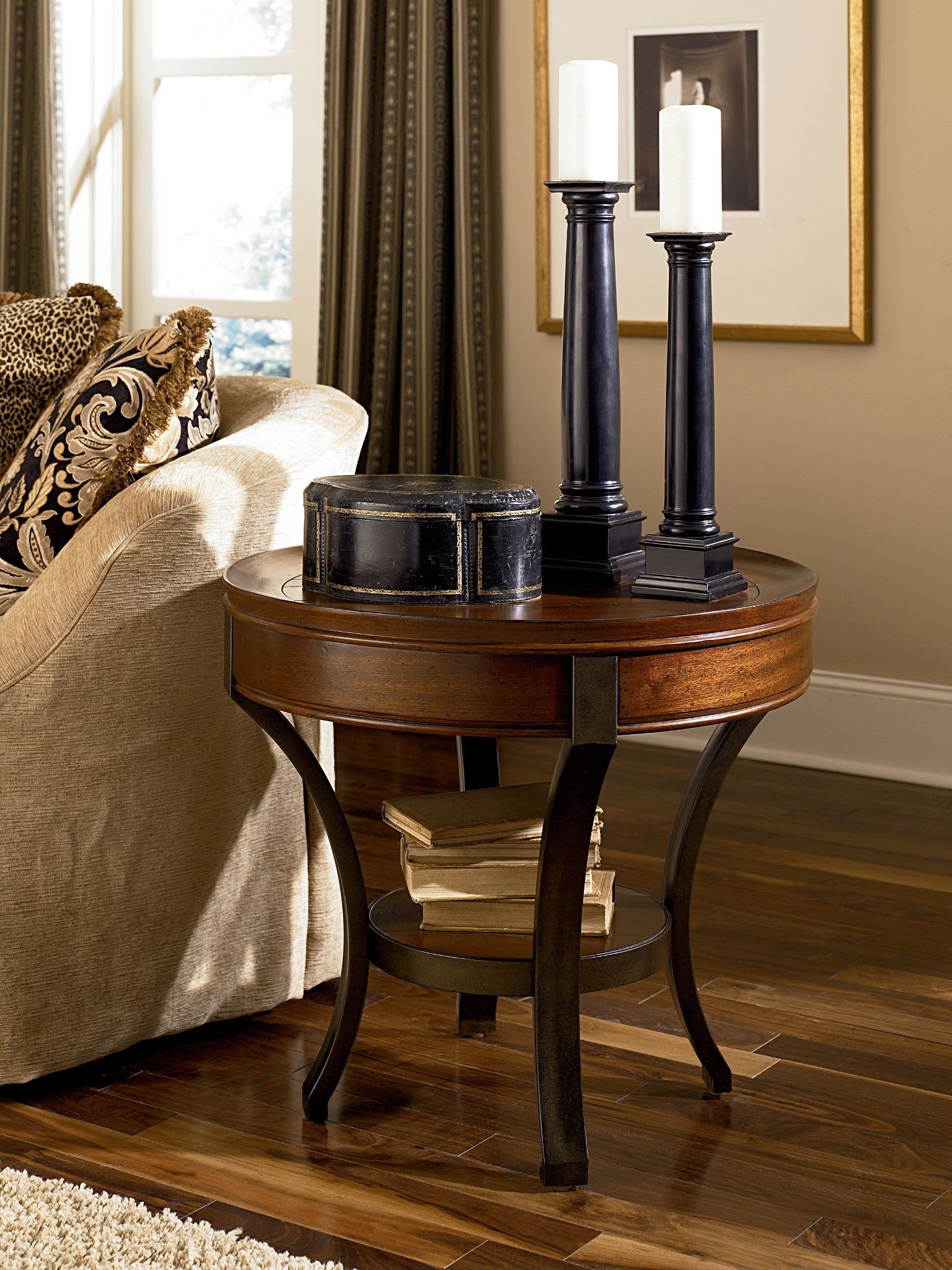 hammary round end table