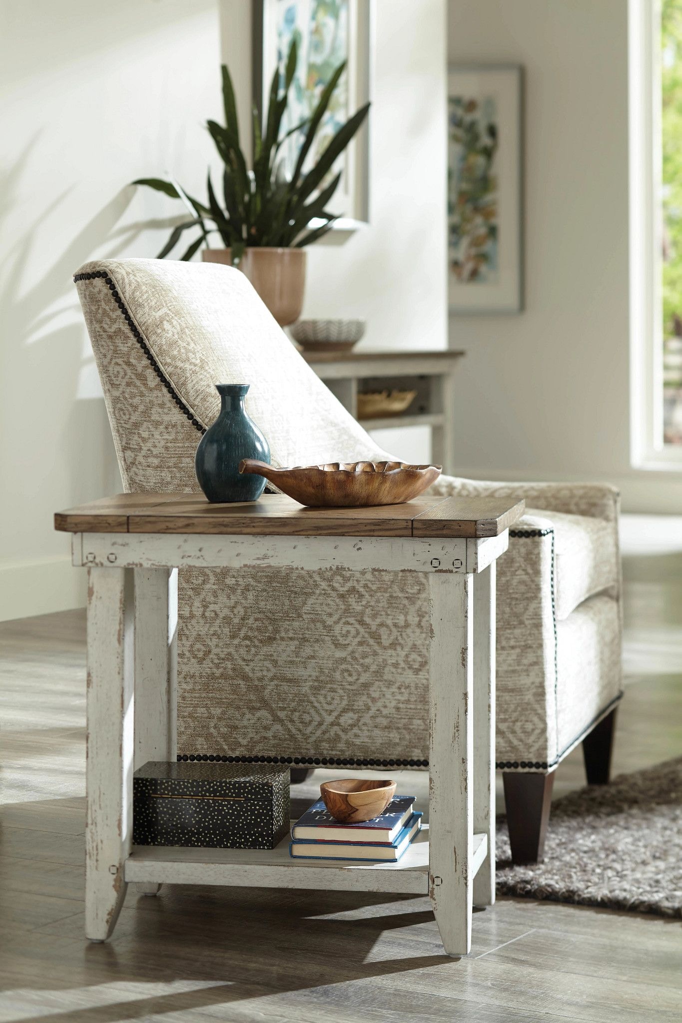 Hammary Living Room Chairside Table 988-916 - Carol House