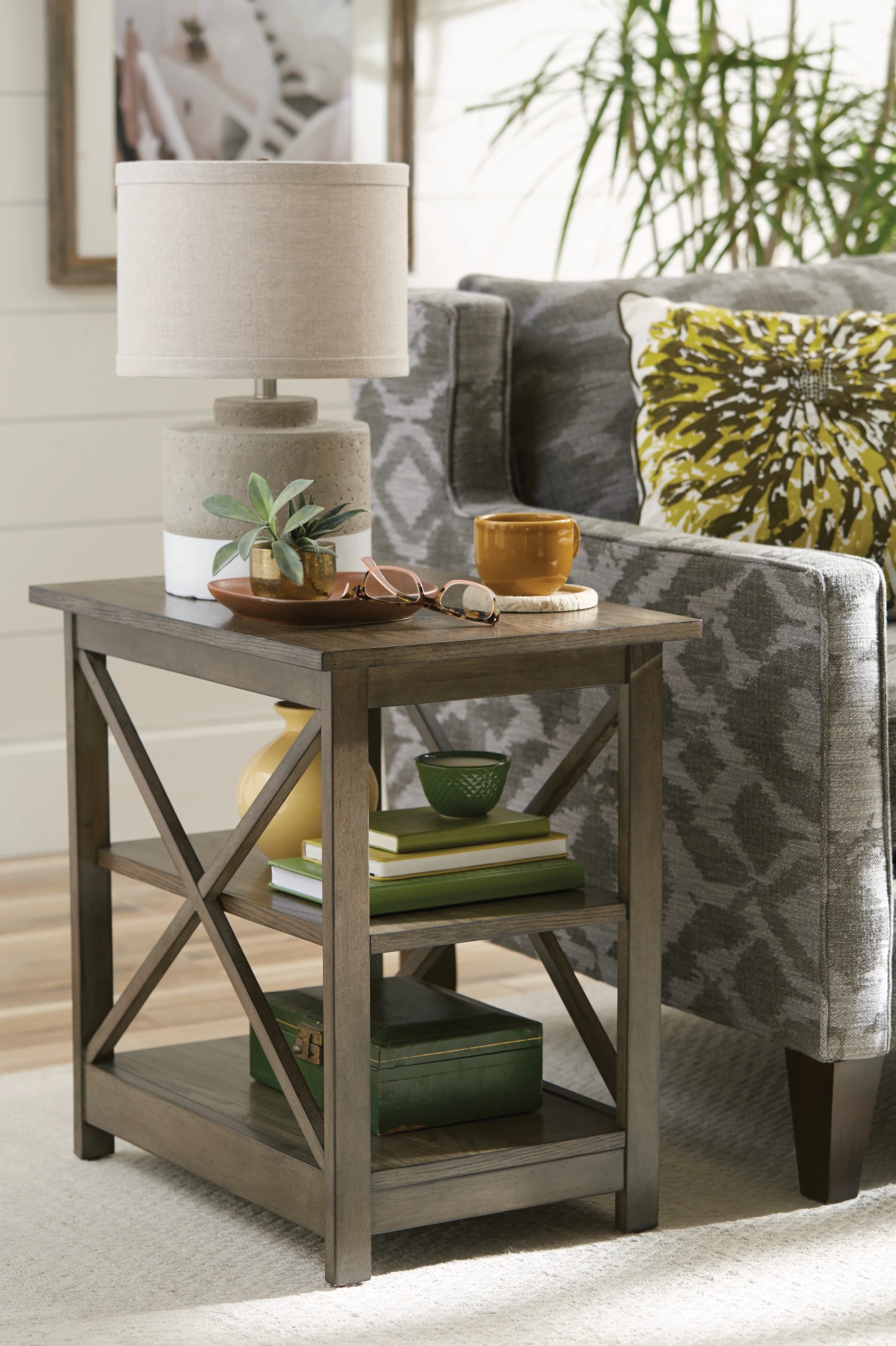 Hammary Living Room Mid Tone Brown Chairside 200-028 - Carol House