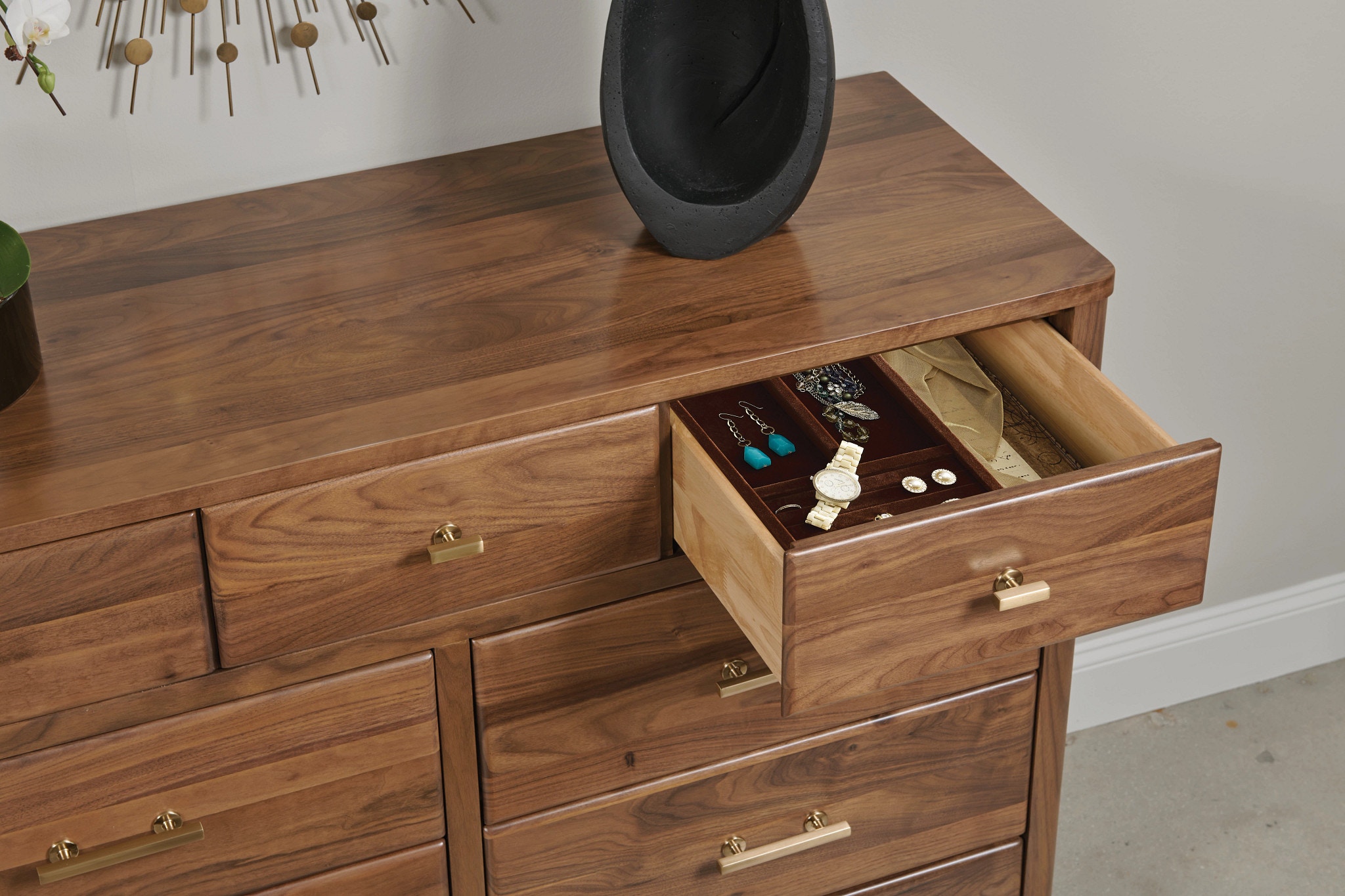 Flat Top Nine Drawer Dresser KI315131