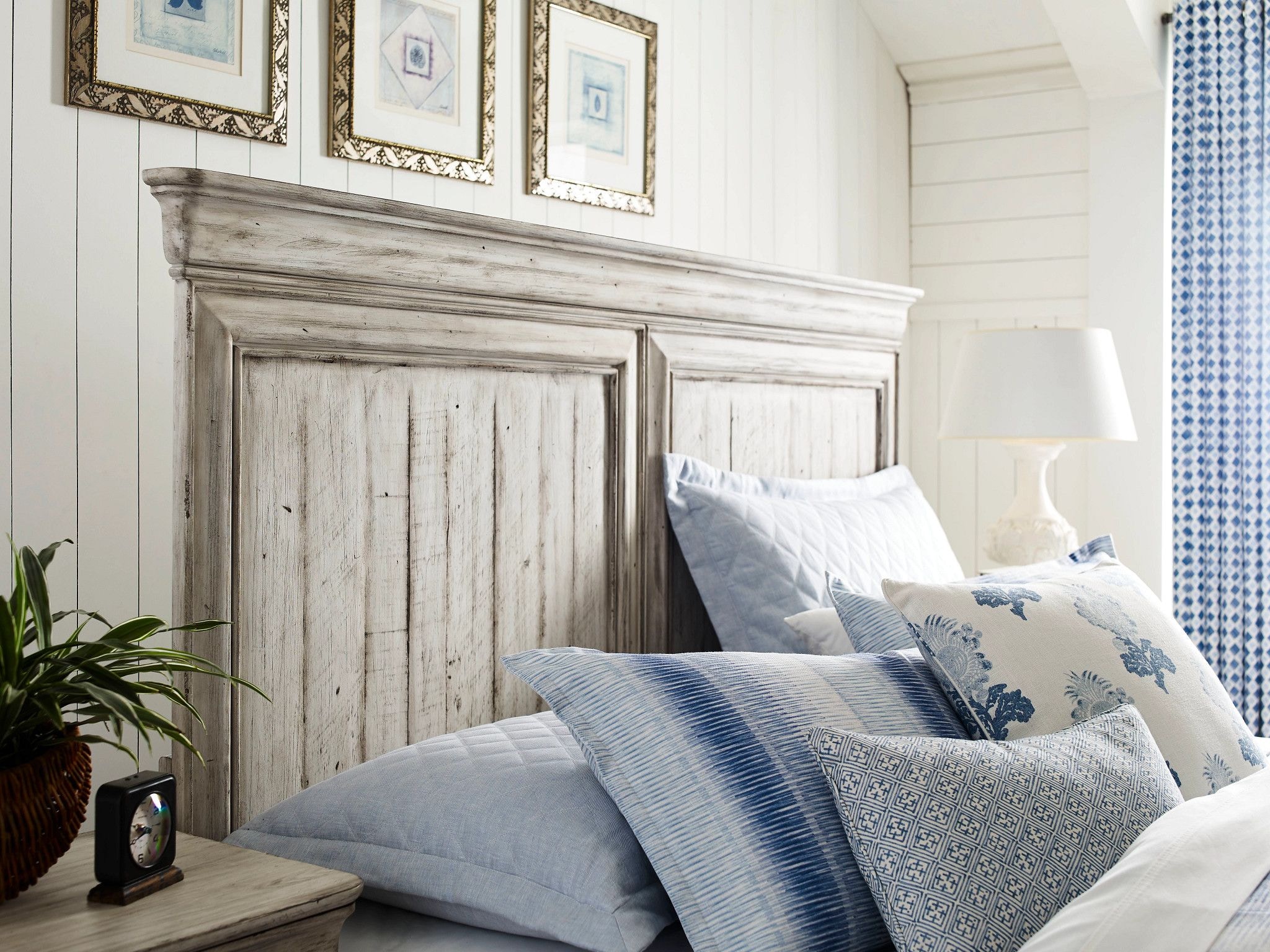 Kincaid Furniture Bedroom Carlisle King Panel Bed Complete 020306P