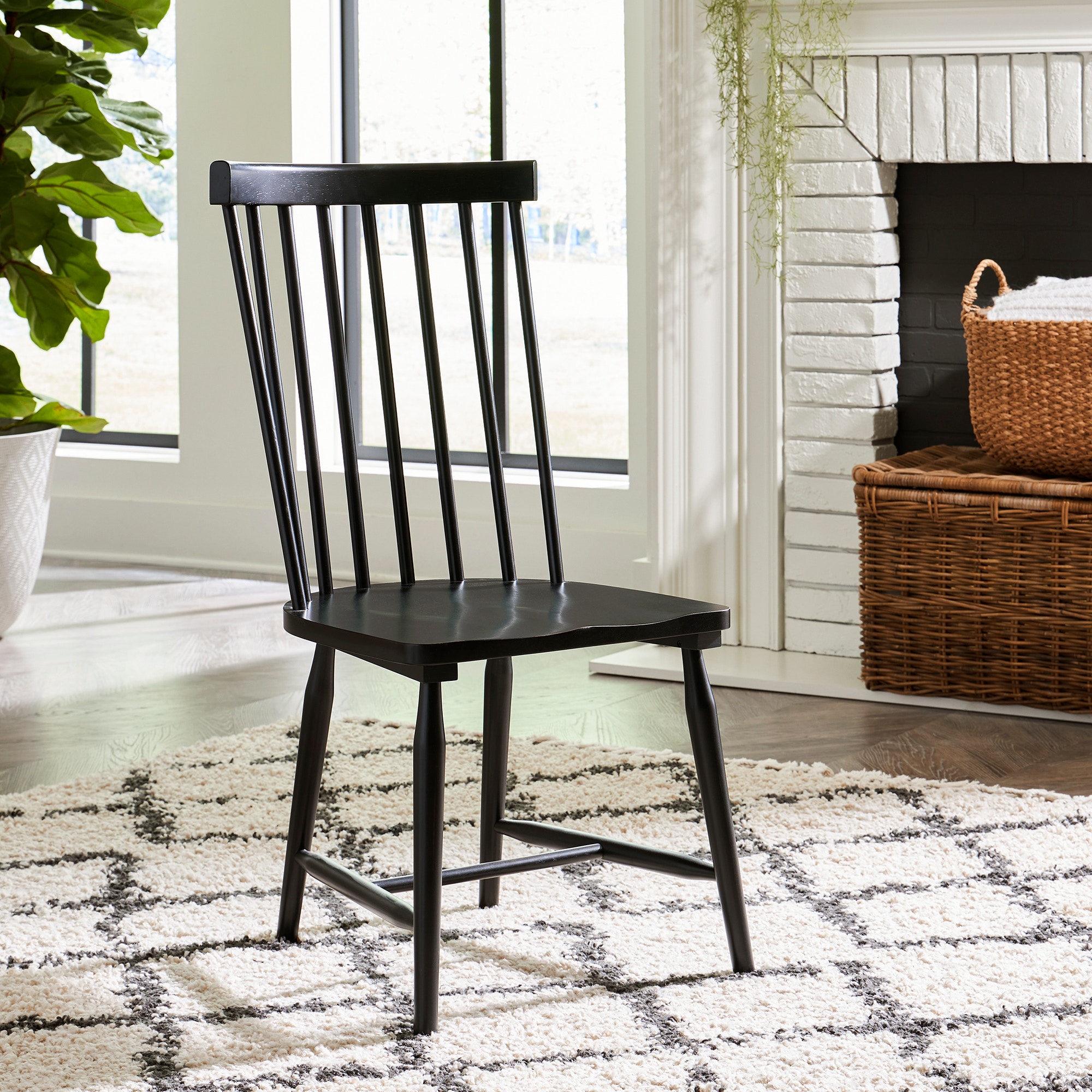 Spindle back deals dining chair black