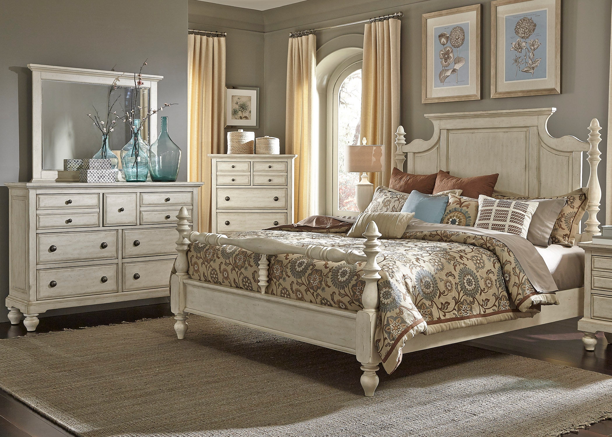 Liberty Furniture Bedroom King Poster Bed, Dresser and Mirror