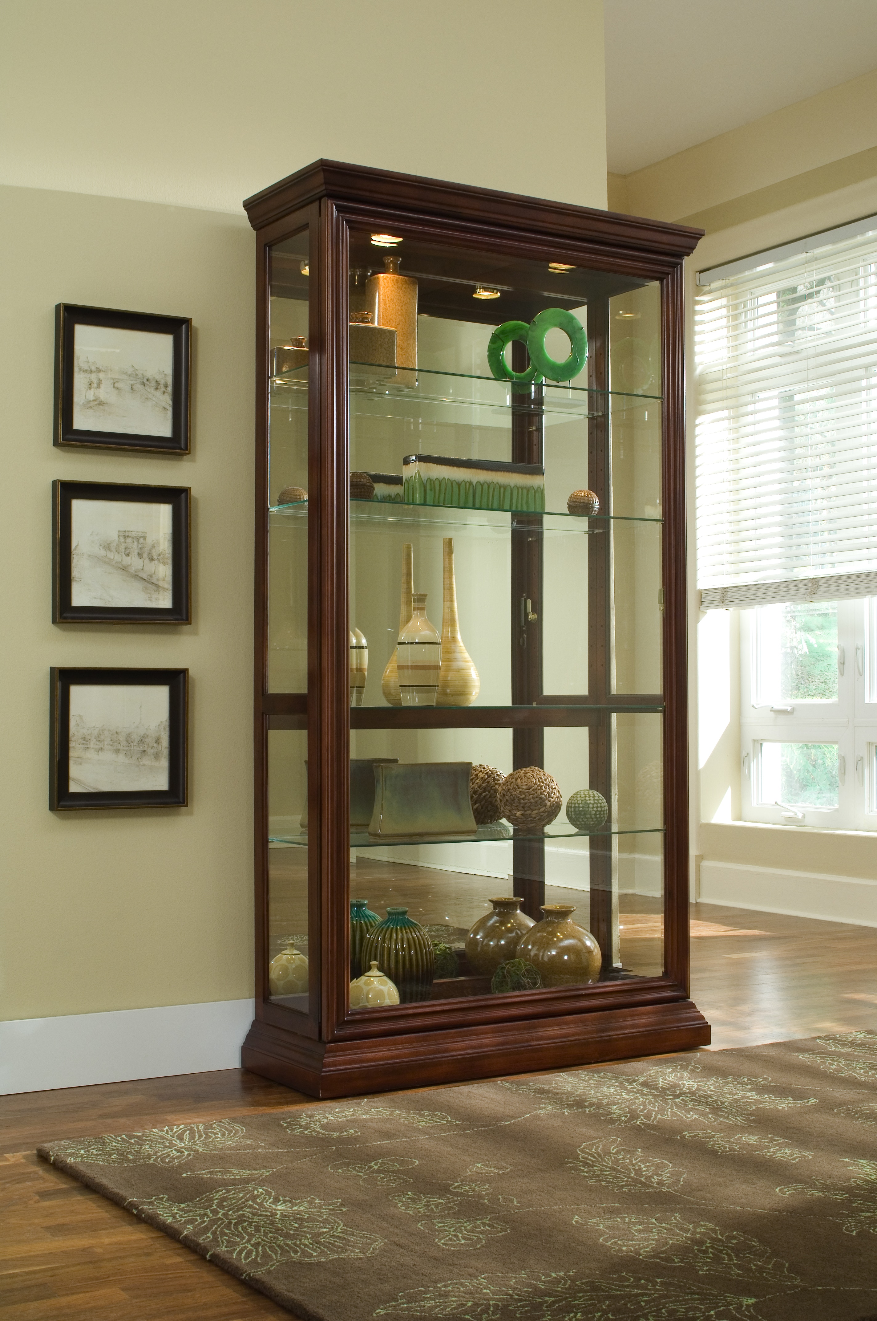 Pulaski glass on sale curio cabinet