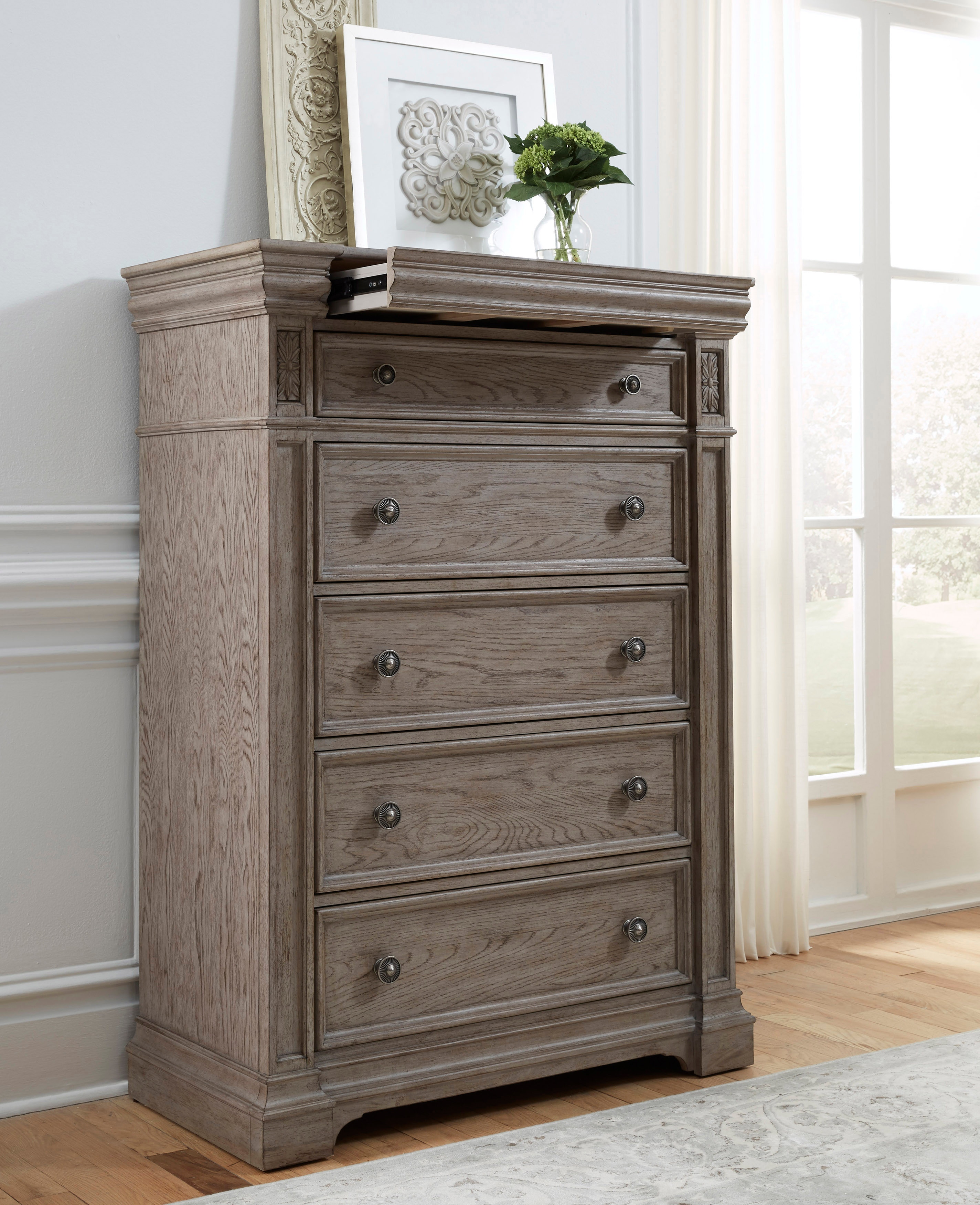 Pulaski Furniture Bedroom Kingsbury 6 Drawer Chest P167124
