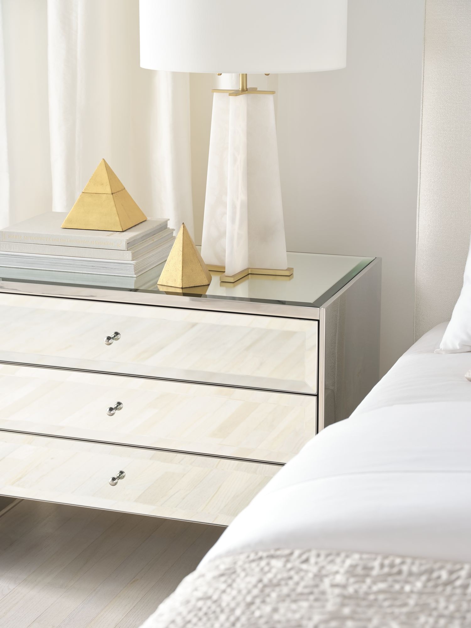 Mode Nightstand BKRBAA4308