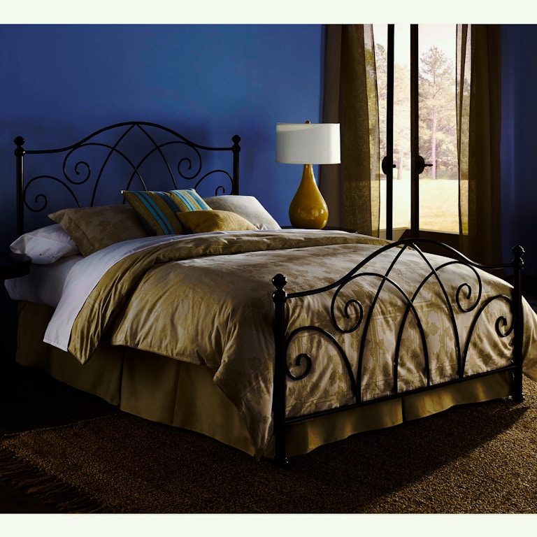 Leighton Metal Headboard Panel with Straight-Lined Spindles and Scalloped  Castings, Glazed Brass Finish, Queen 