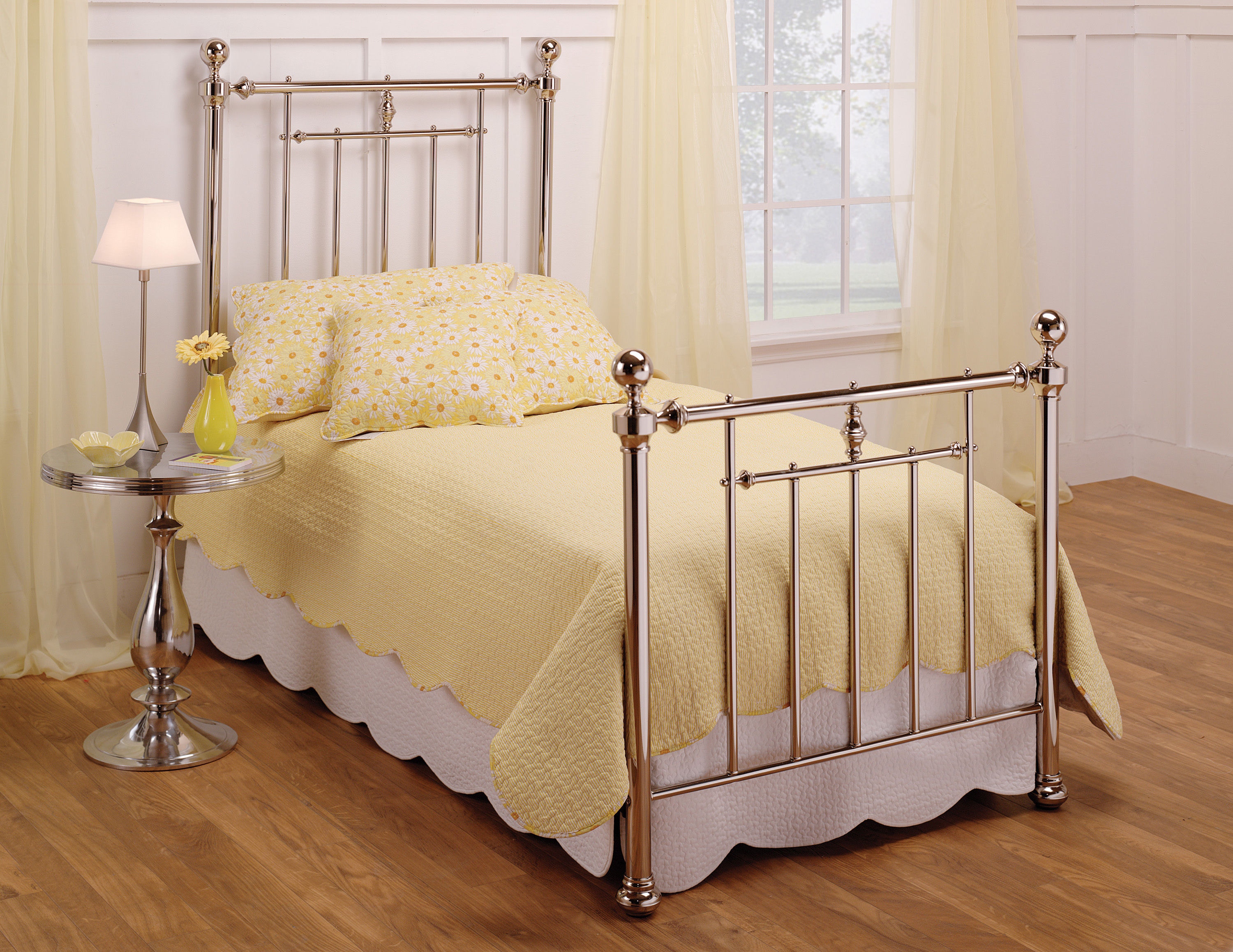 Hillsdale parkwood deals metal poster bed