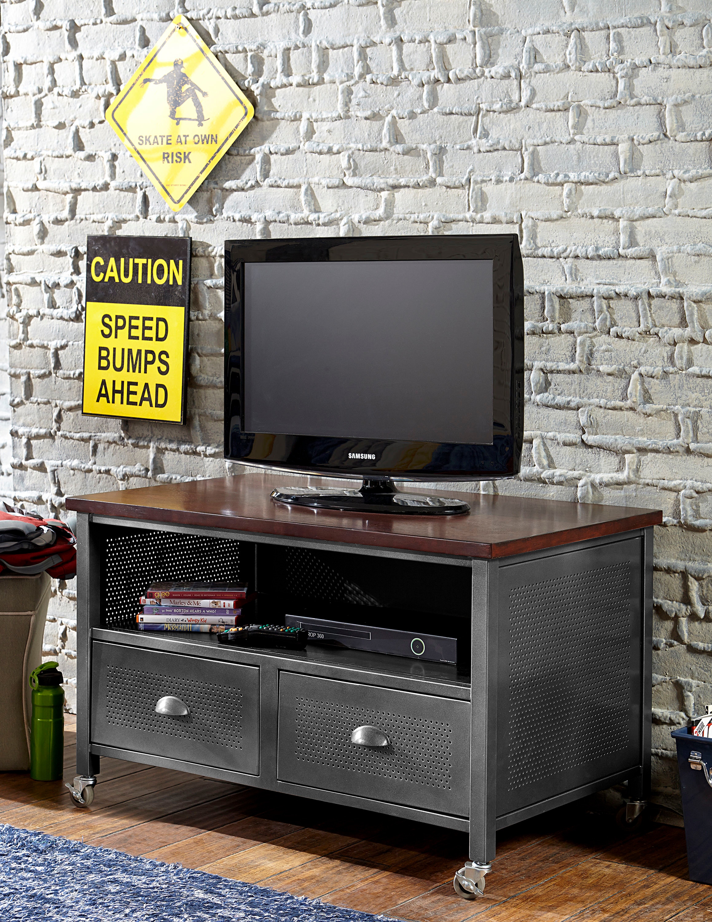 Hillsdale Furniture Bedroom Urban Quarters Media Chest 1265 790r Weiss Furniture Company