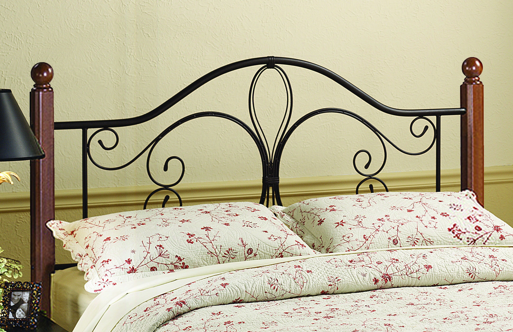 Hillsdale Furniture Youth Milwaukee Wood Post Headboard Twin