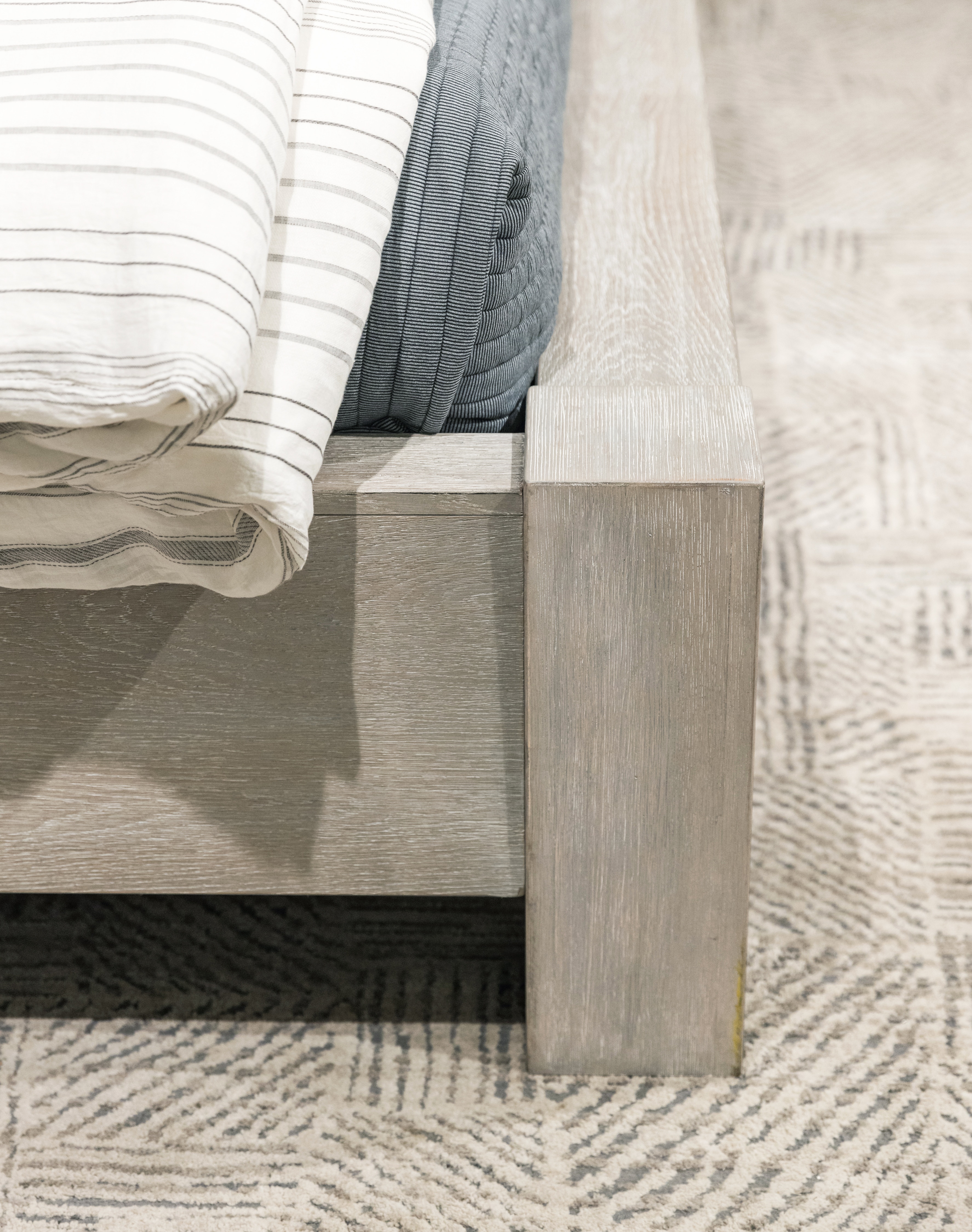 SLF Bedroom Millwork Queen/King Set of Side Rails S960-400