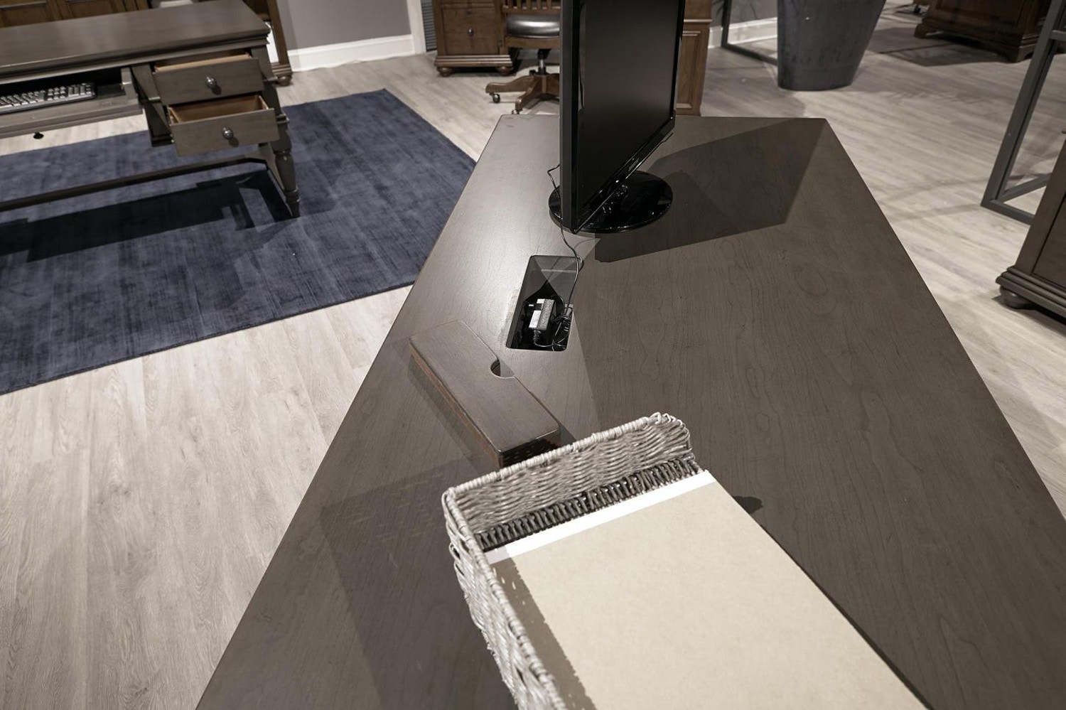 aspenhome I07303PEP Home Office 66'' Executive Desk