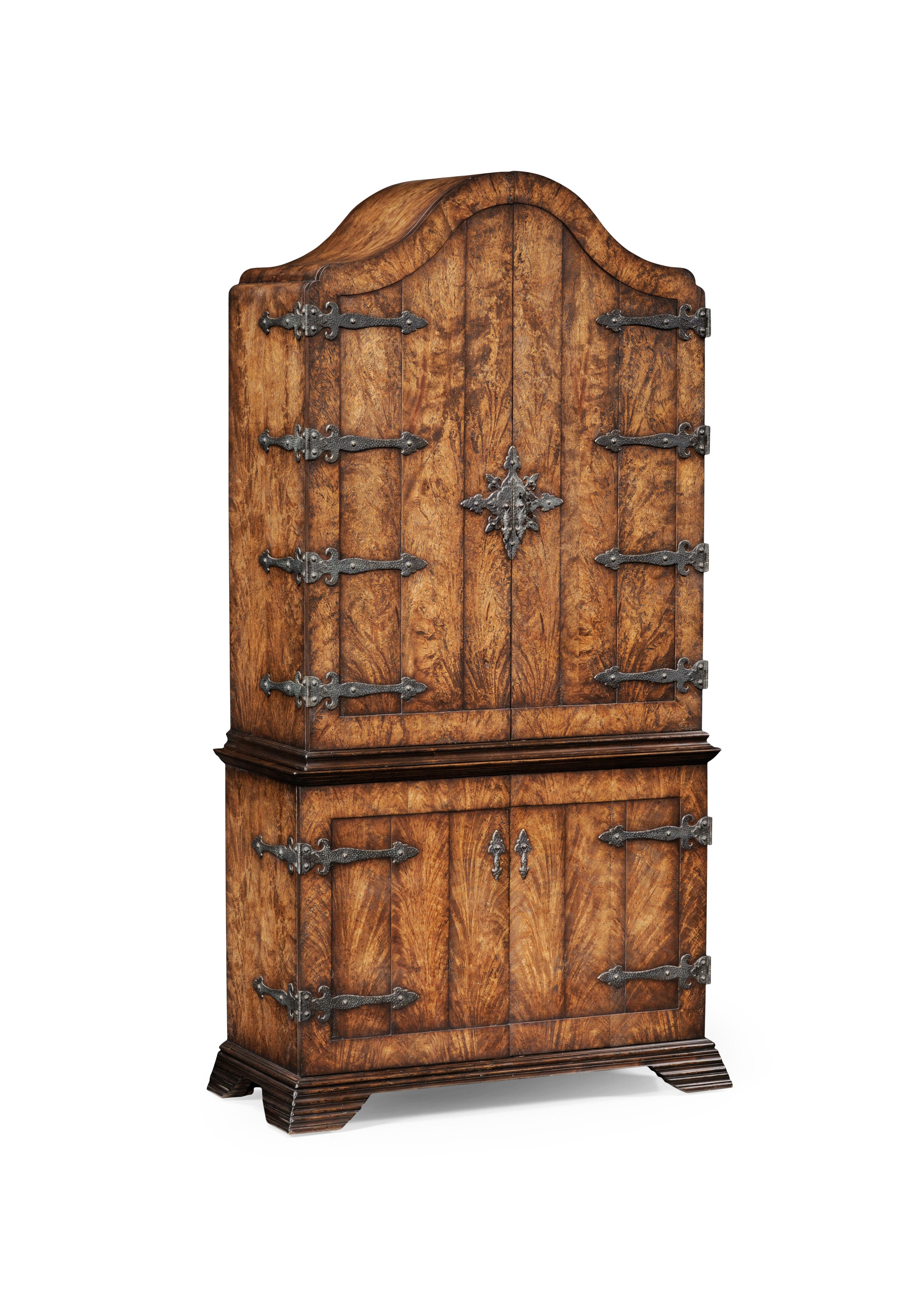 Jonathan Charles 494057 Cwd Spanish Style Crotch Walnut Drinks