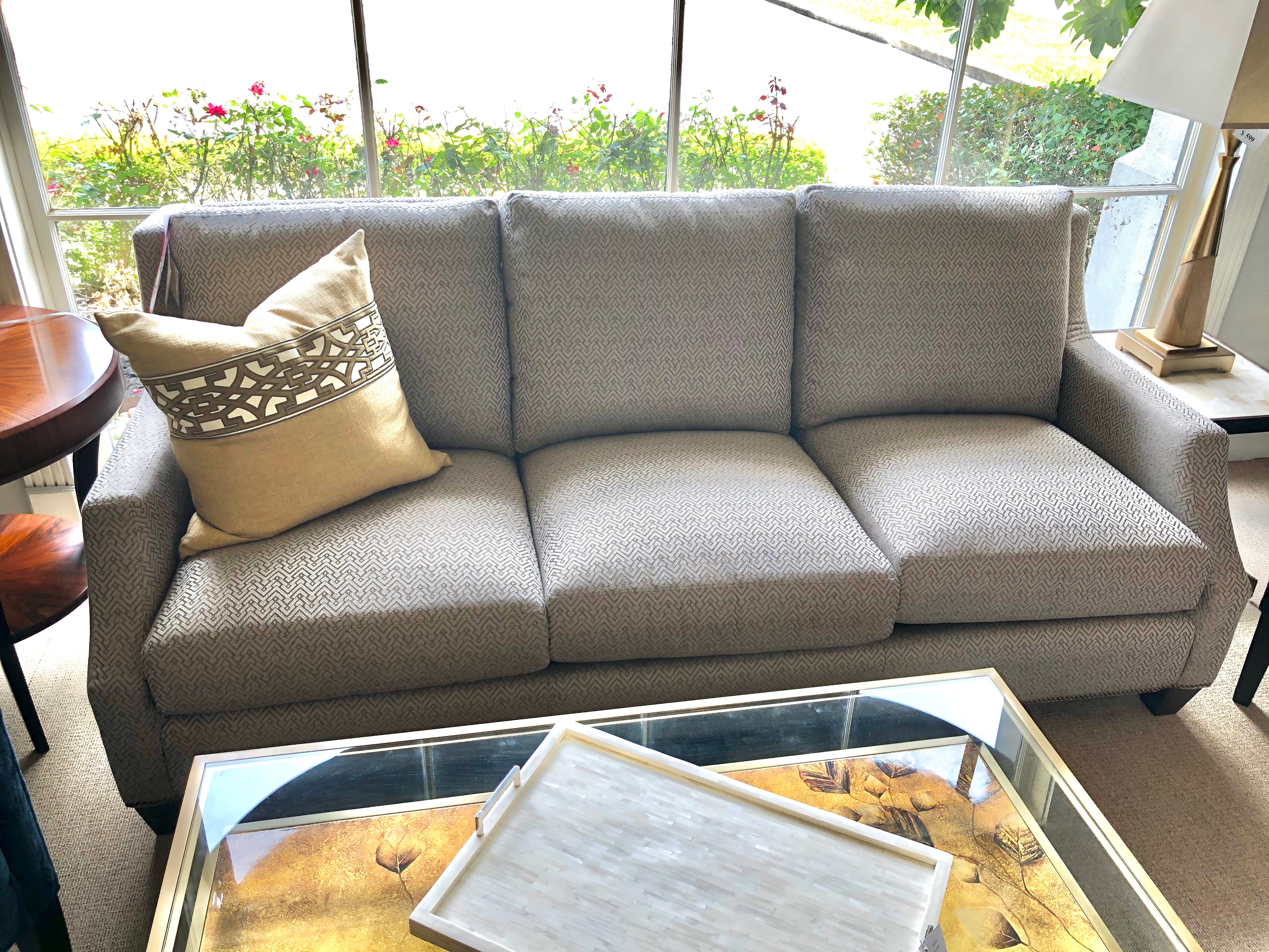 King Hickory Living Room Kendall Fabric Sofa 4900 ...