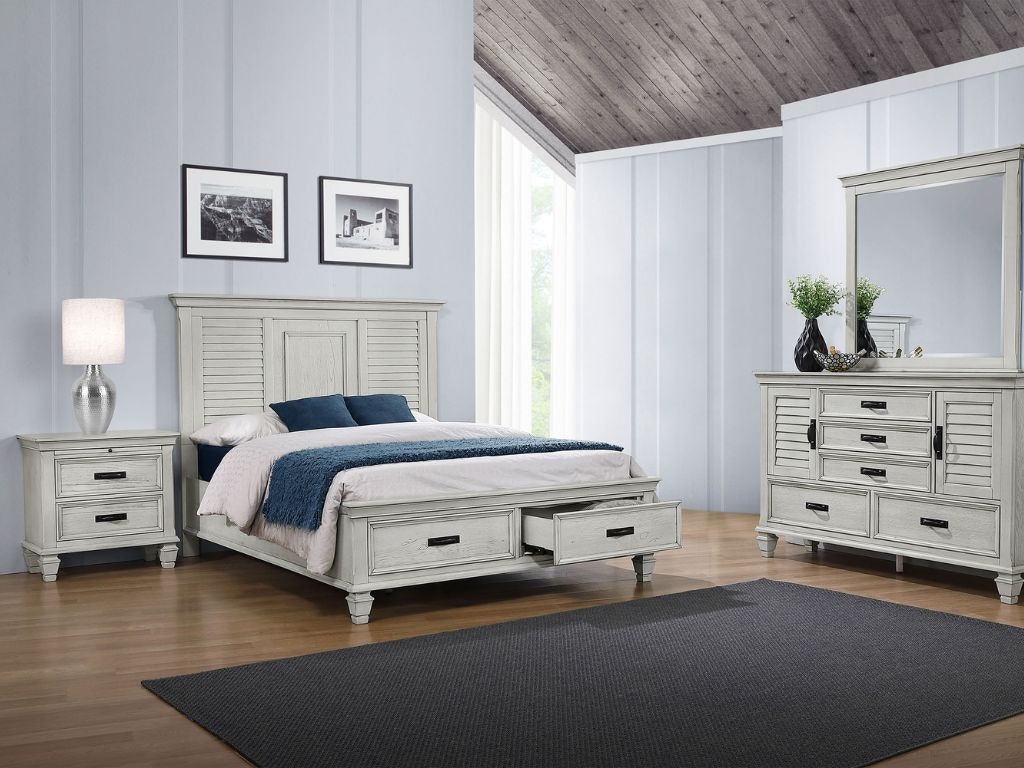  Franco 4-piece Eastern King Bedroom Set Distressed White 205331KE-S4