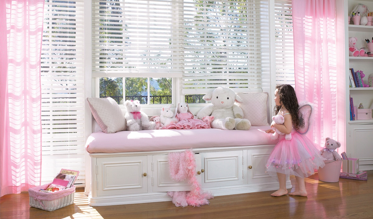 Hunter Douglas Horizontal Blinds EverWood® Distinctions™