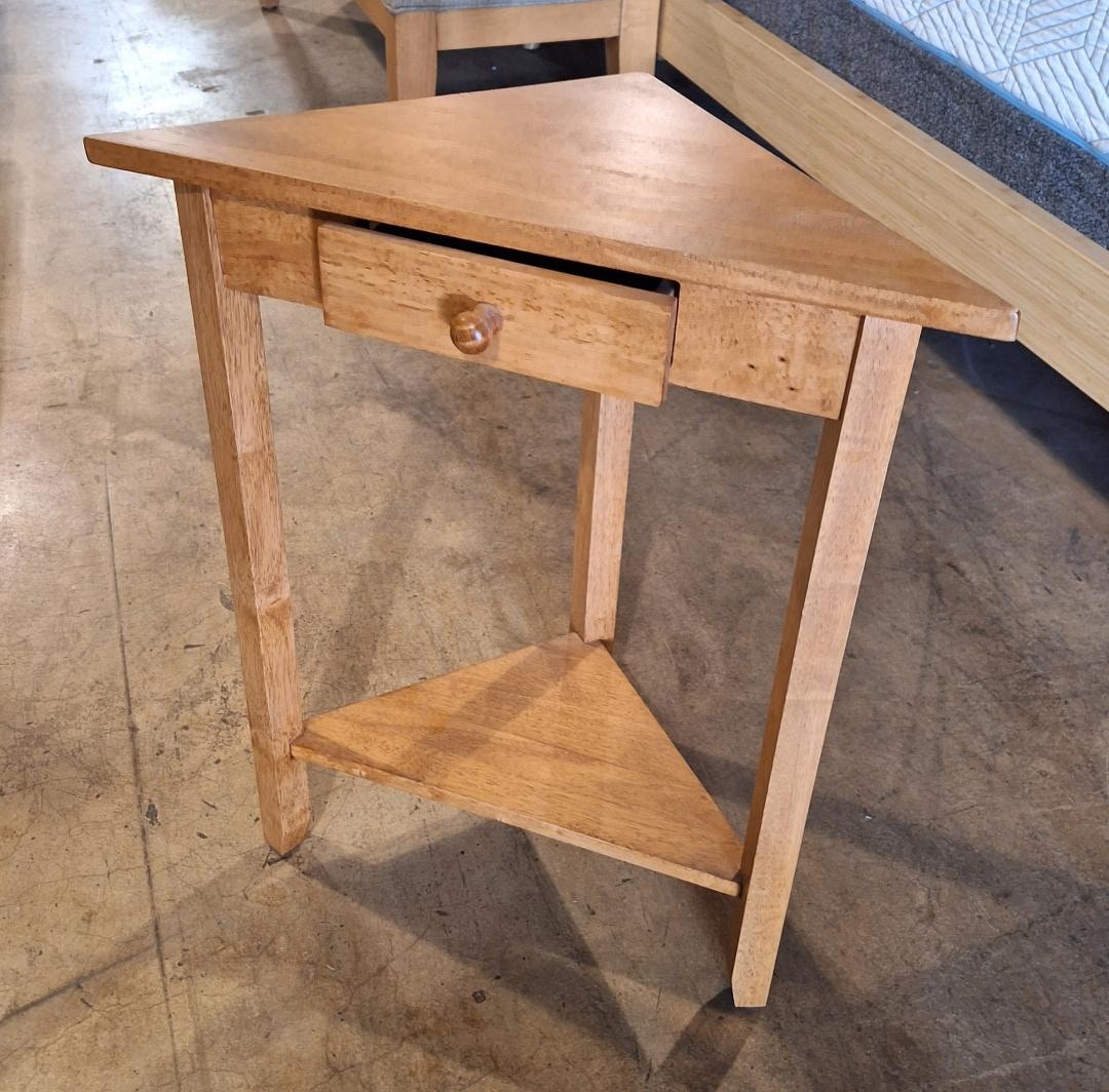 John Thomas John Thomas Living Room Small Corner Table, Finished OT95-FIN