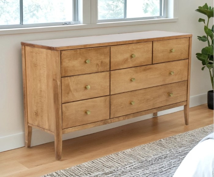Archbold Furniture Company Amish 7 Drawer Dresser. Warren Collection 43071