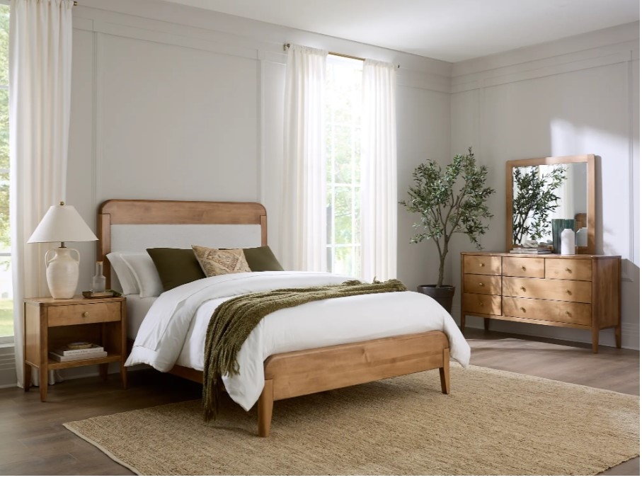 Archbold Furniture Company Amish 4 Piece Queen Platform Bed Set. Warren Collection 43298-Set