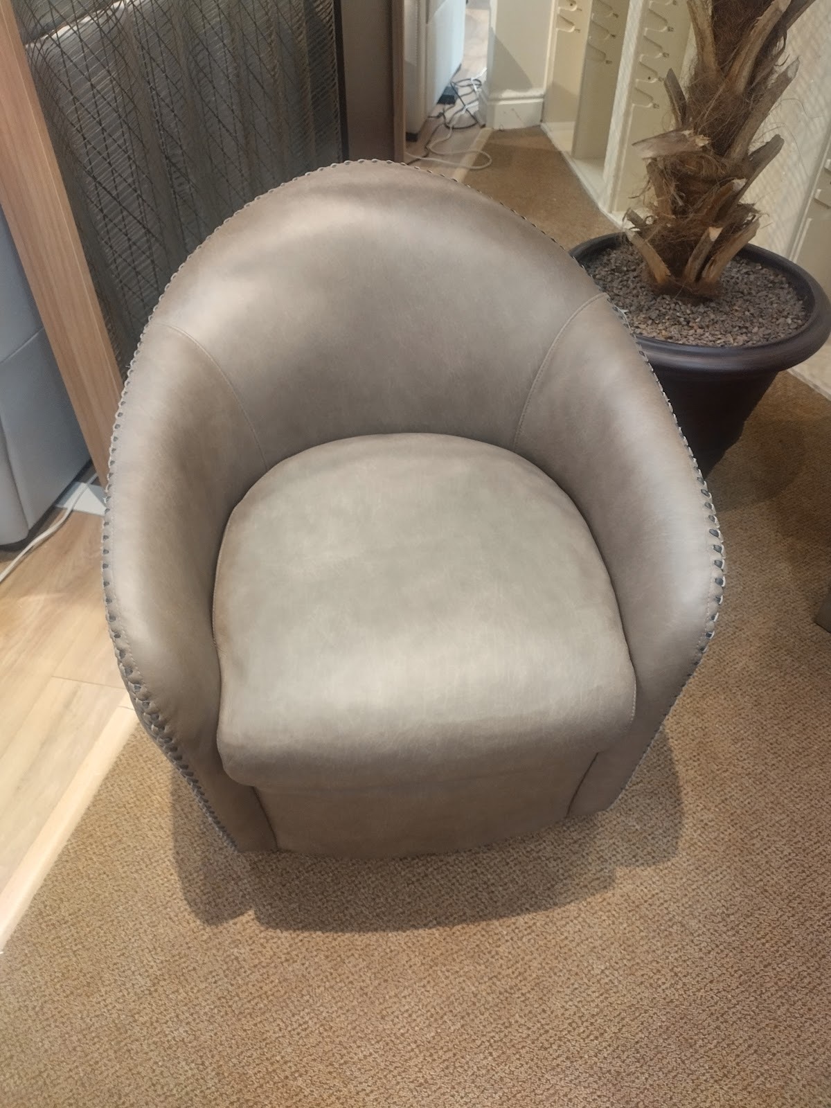 Hooker Furniture Roper Swivel Chair CC533-SW-083