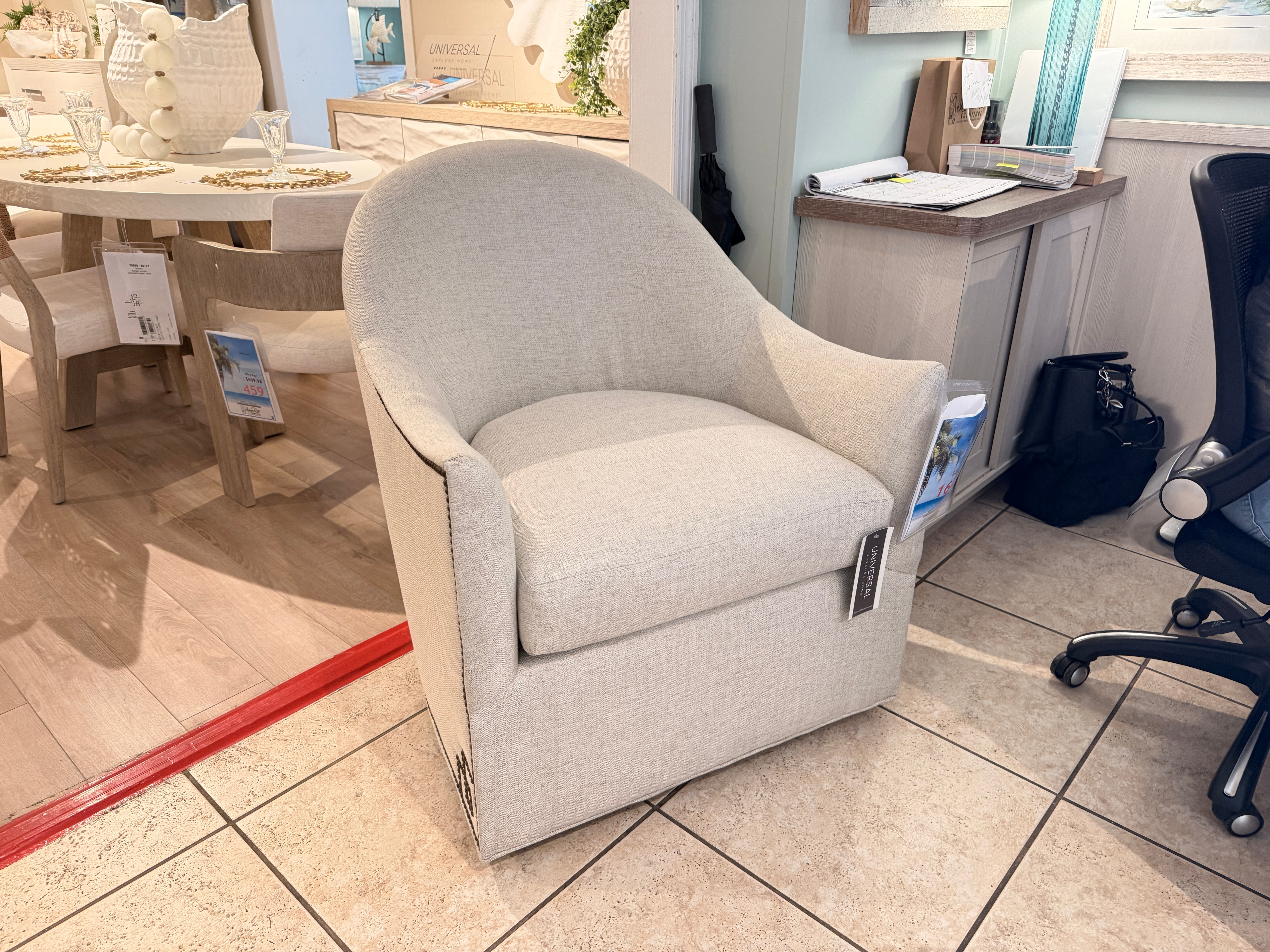 Universal Furniture roscoe swivel chair 30271