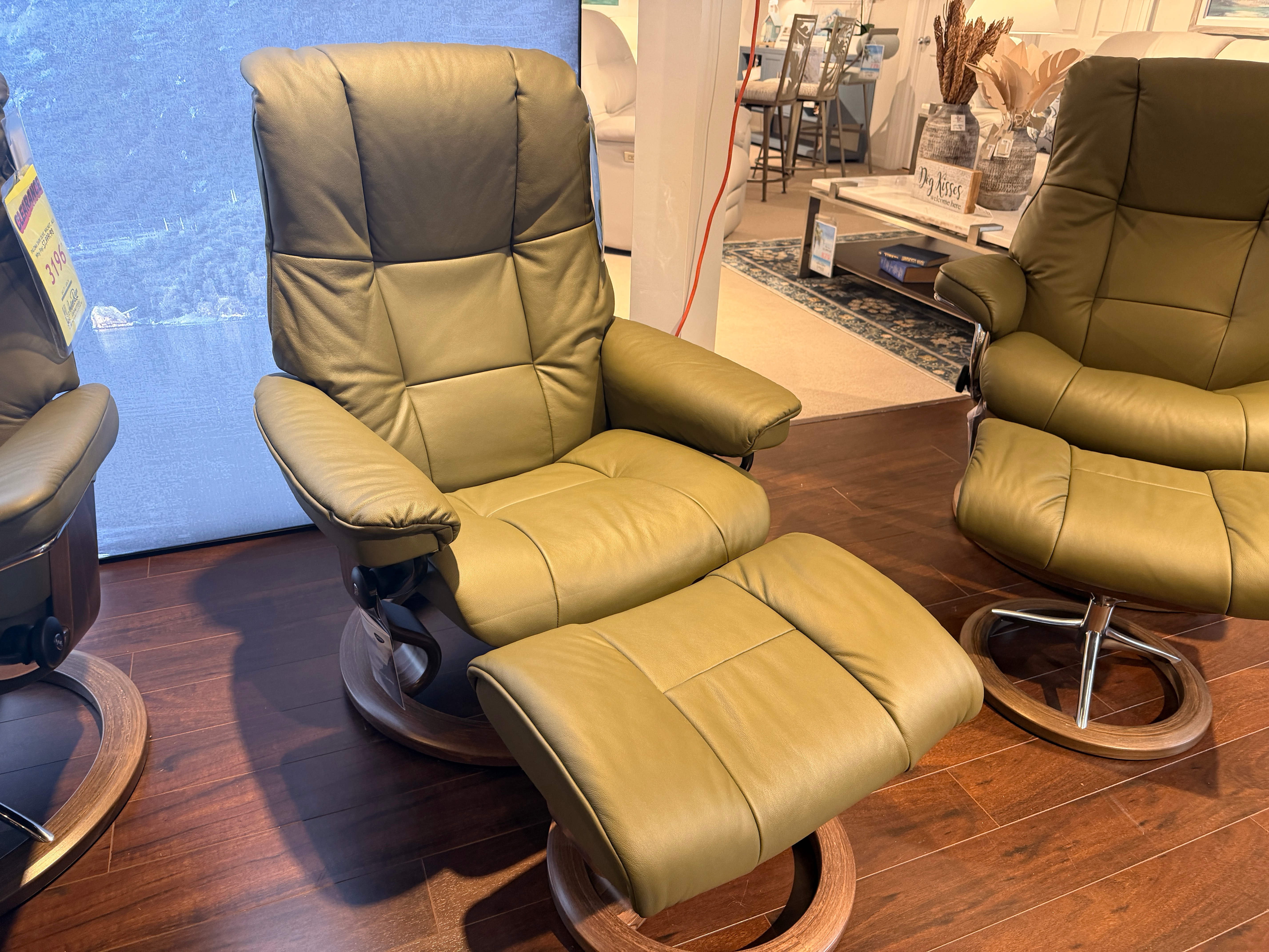 Streless by Ekornes Mayfair in Paloma dark olive classic base size medium 64176