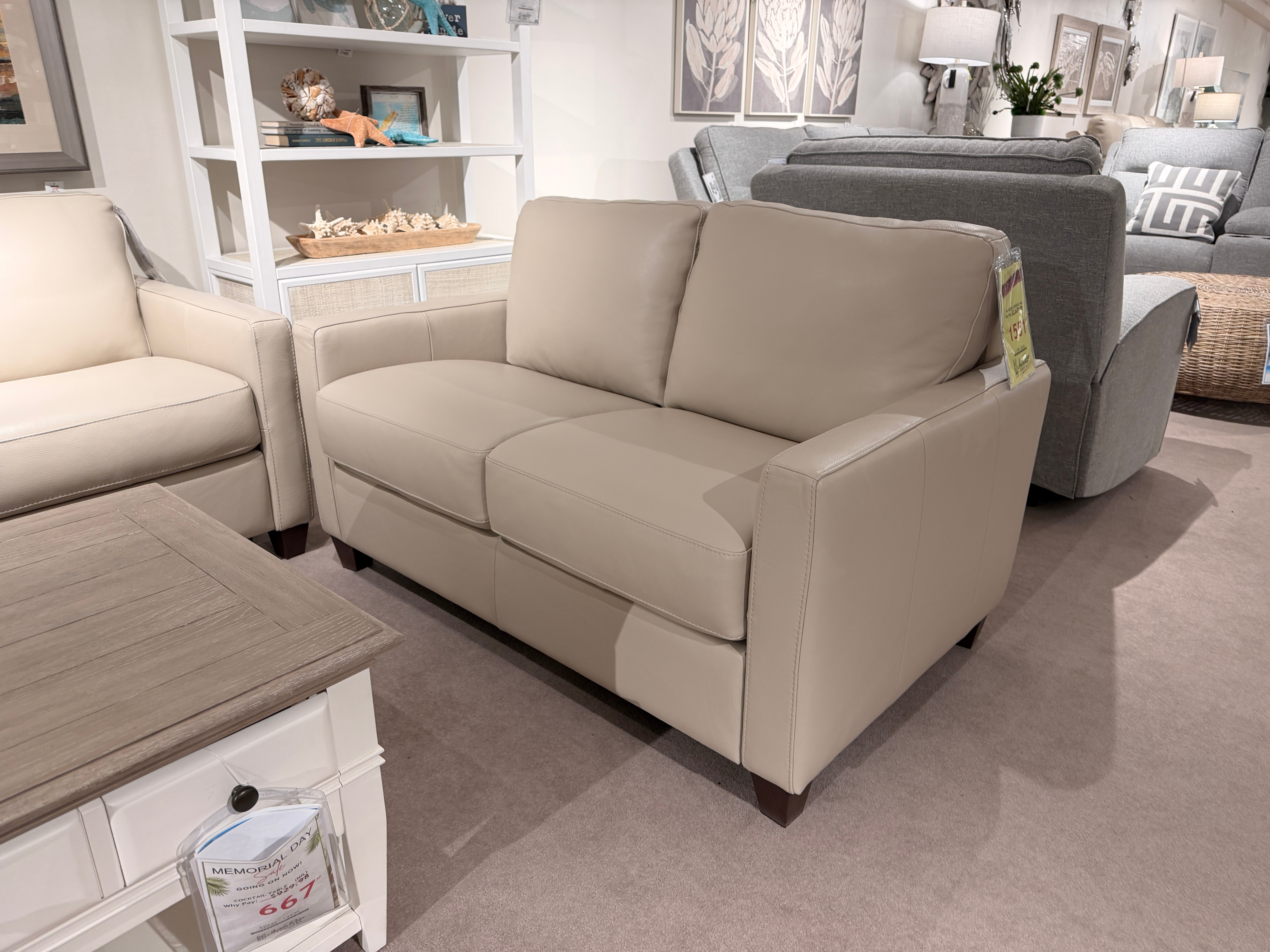 Leather Italia leather loveseat 11489