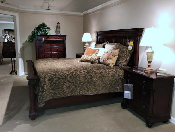 Thomasville Fredericksburg 6 Pc King Bedroom Set